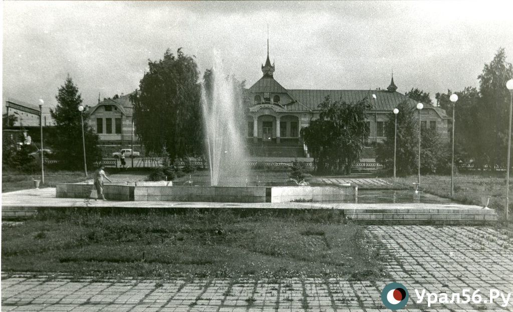 In the hearts of people, the native name Lenin is inextinguishable, will live forever: a tour of the former Leninist places in Orsk - My, Story, Retro, The culture, Monument, Orsk, Lenin, Orenburg region, Longpost