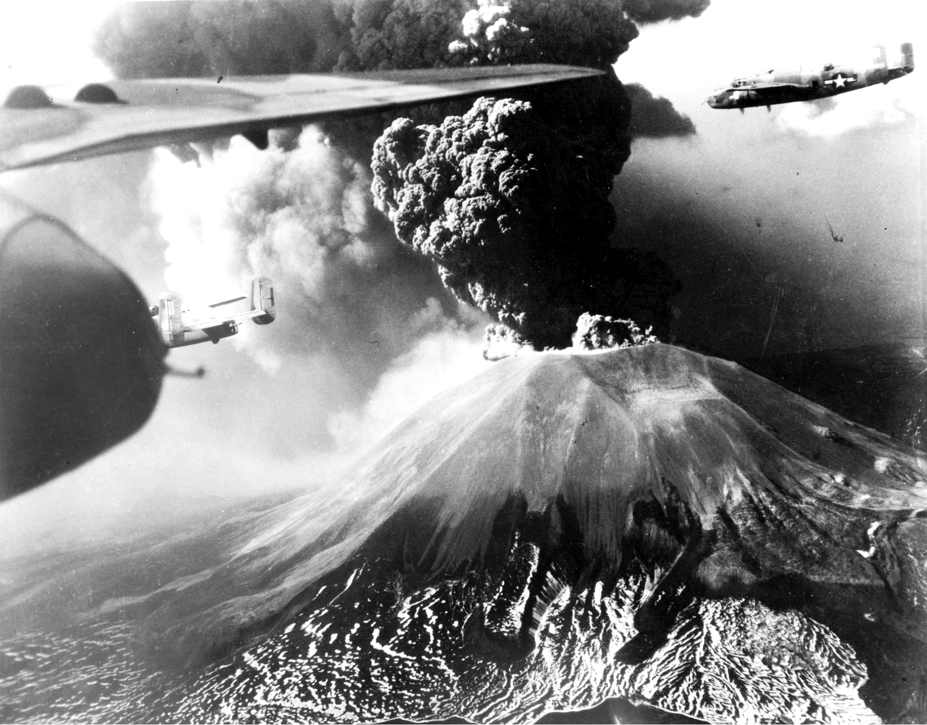 The last eruption of Vesuvius - My, The Second World War, Vesuvius, 1944, Video, Youtube, Longpost