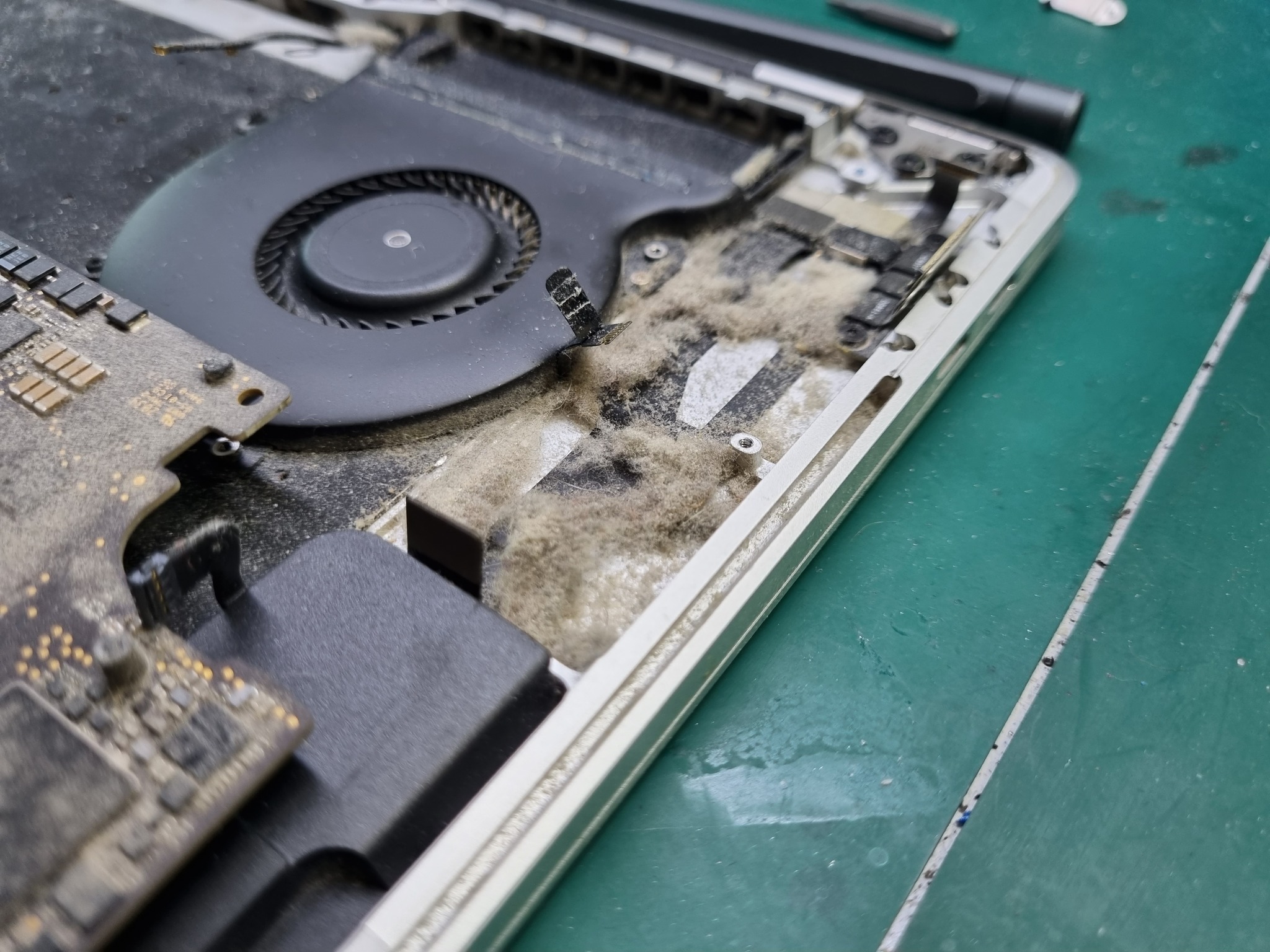 Do I need to clean my macbook? - My, Moscow, Repair of equipment, Laptop Repair, Cleaning, Longpost