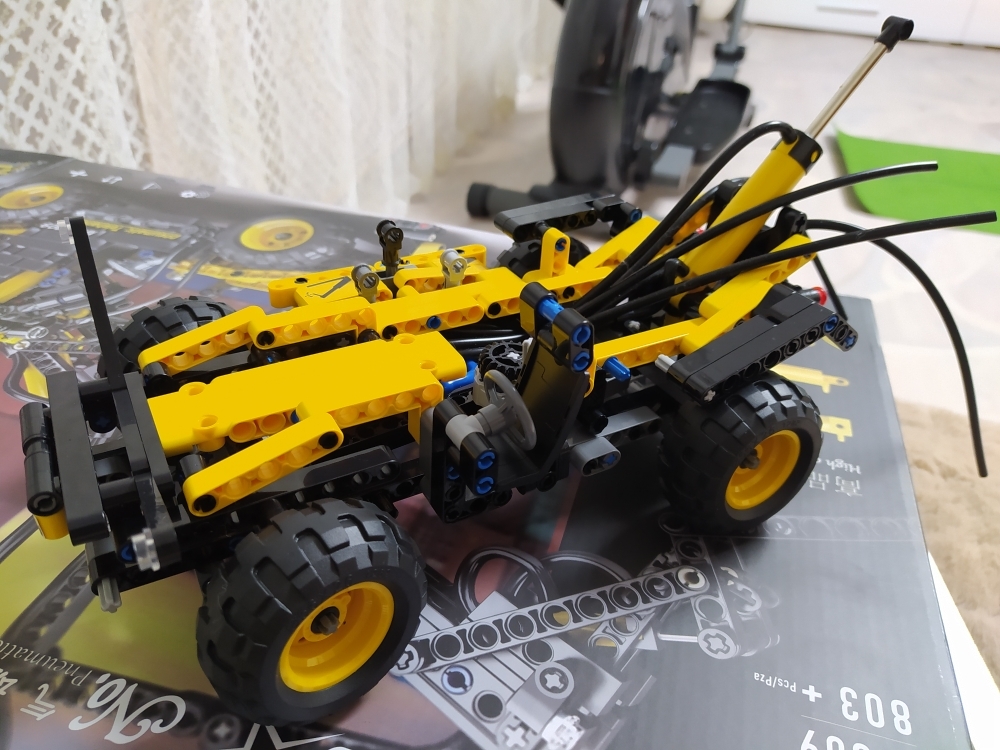 Pneumatic loader Mould king 19009 - My, Constructor, Lego, Hobby, Toys, Chinese goods, Analogue, Piston, Pneumatic hoses, Loader, Cubes, Technics, Video, Youtube, Longpost