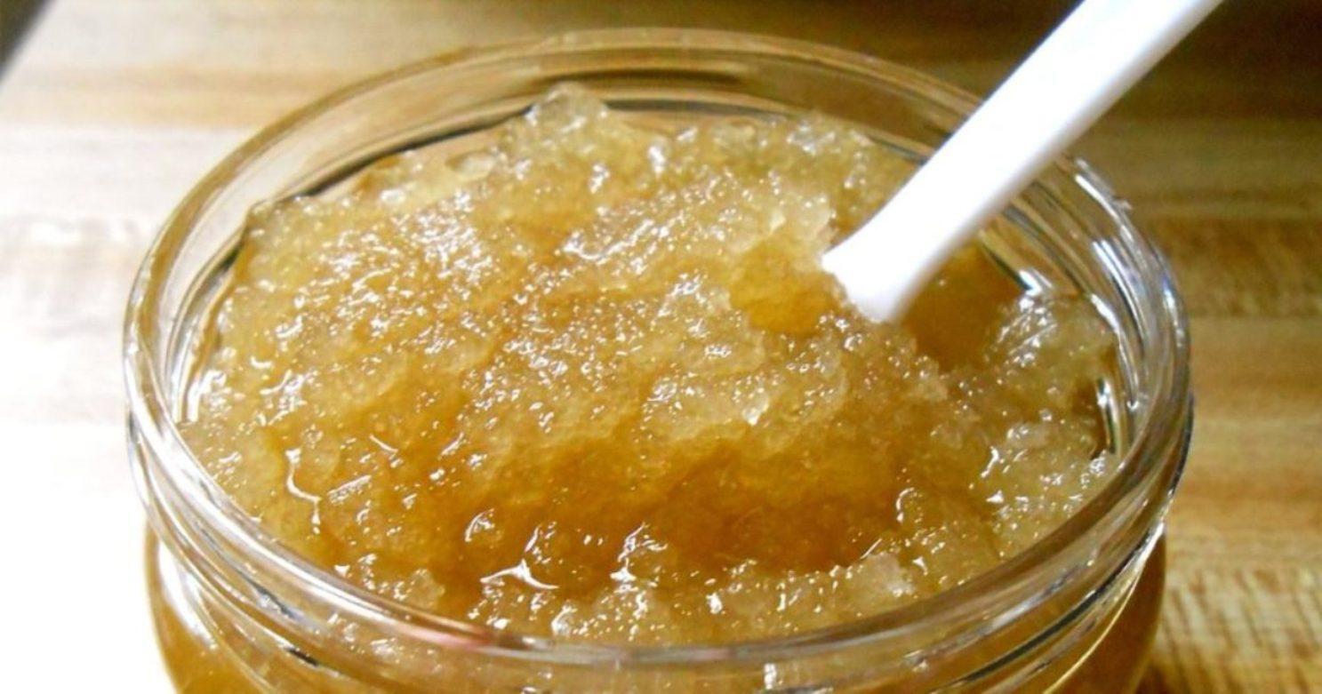 Почему мед не кристаллизуется. Липовый мед кристаллизованный. Липовый мед засахаренный. Липовый мед кристаллизация. Мёд засахарился.