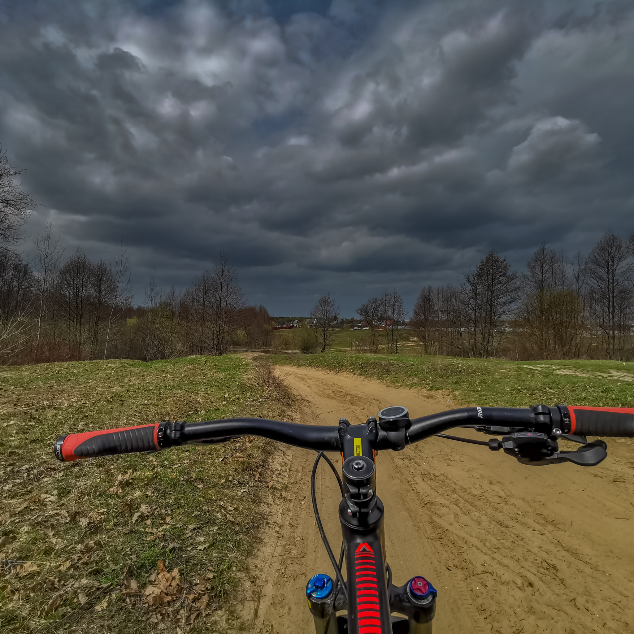 It seems the rain is starting - My, A bike, Mobile photography, Rain, Spring