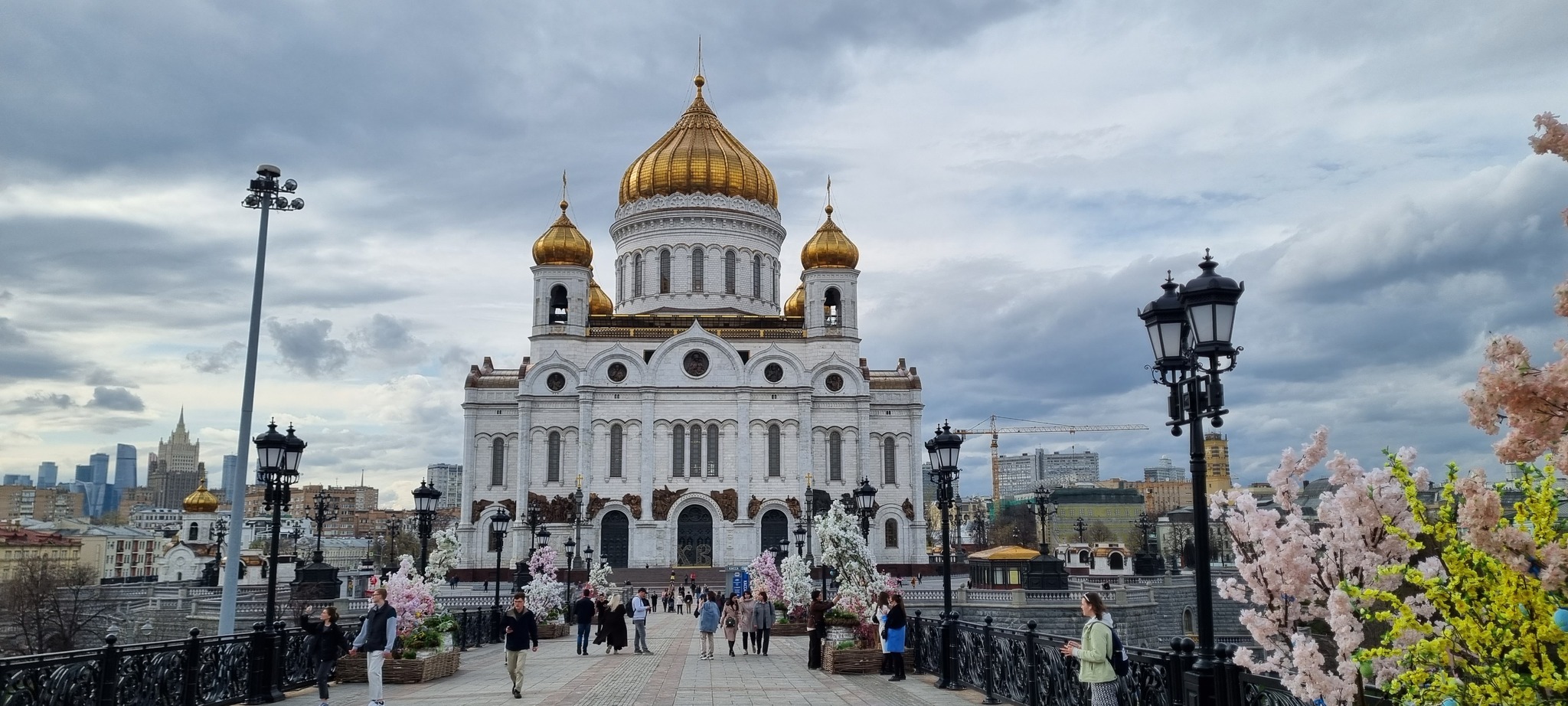 Walk through the sunny center of Moscow - Moscow, City walk, Spring, Embankment, Gorky Park, Yandex Zen, Longpost