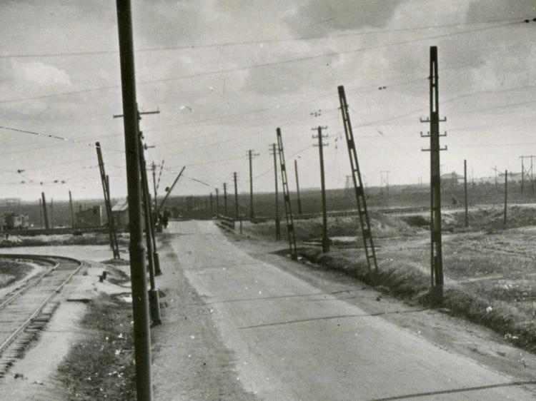 Passengers shouted and demanded to stop: 65 years ago, a catastrophe occurred on the tracks in Chelyabinsk, which was classified from everyone
 - Chelyabinsk, Catastrophe, the USSR, Story, Crash, Barrier, Railroad crossing, Death, Negligence, Carelessness, Secret materials, Bridge, Longpost, Negative