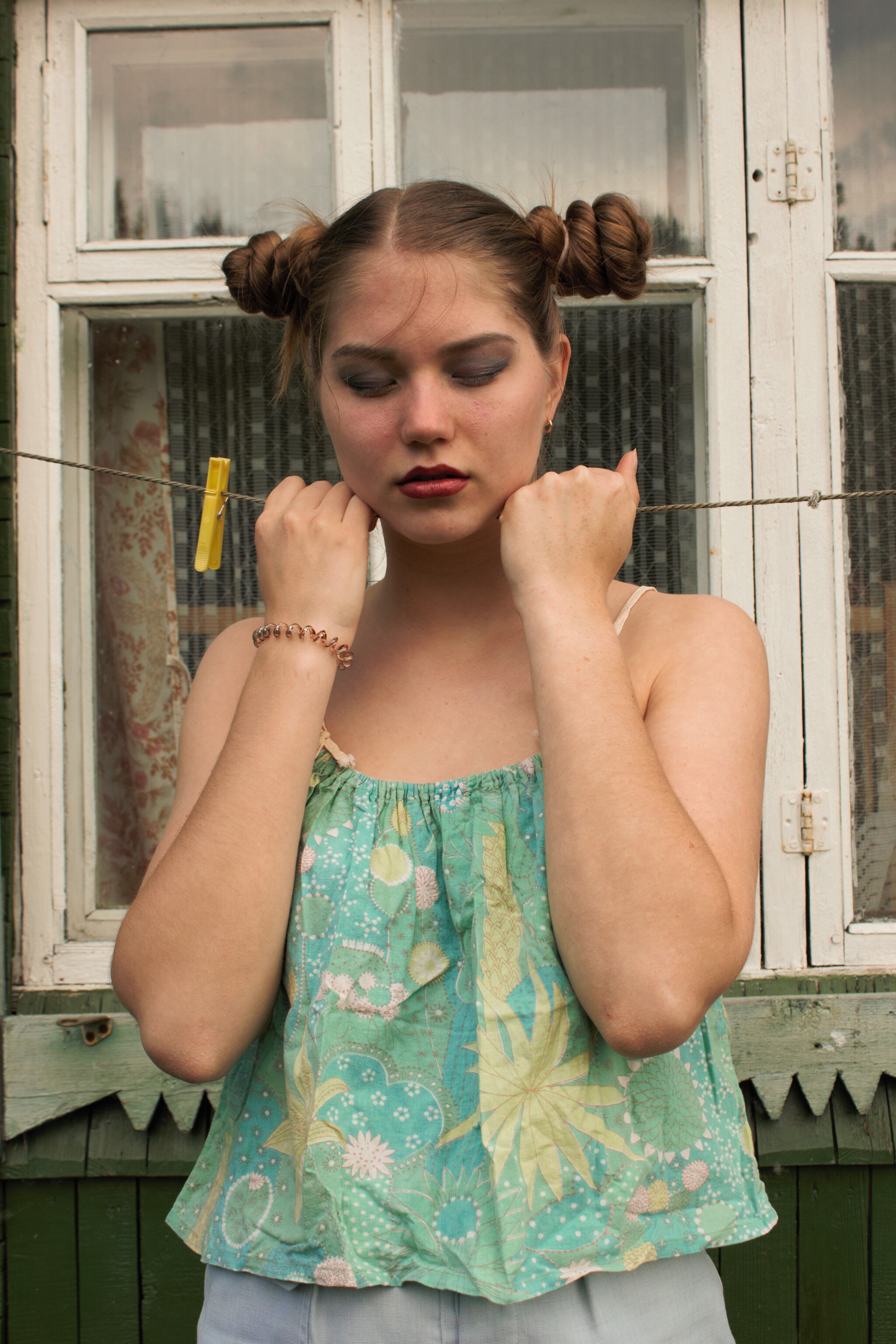 One day my sister and I decided to have a photo shoot in the country. Part 2 - My, Village, Permian, Dacha, Nature, The photo, PHOTOSESSION, Canon, Macro photography, Summer, Nostalgia, Past, Beginning photographer, Walk, Garden, Creation, Hobby, Sisters, Models, Longpost