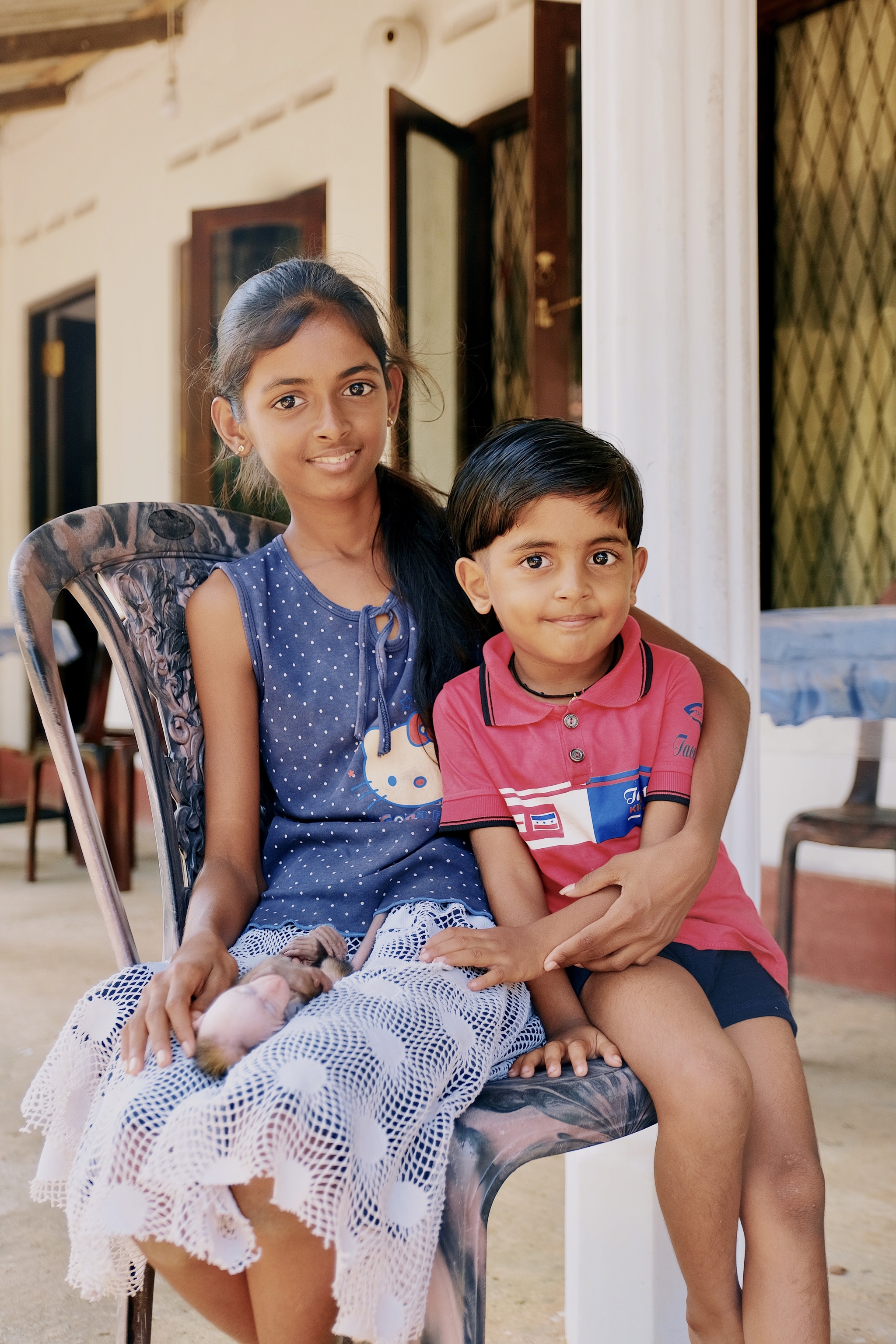 Sri Lankan kids with their cat - My, The photo, Travels, Sri Lanka, Children, Portrait, Monkey, Fujifilm, Longpost