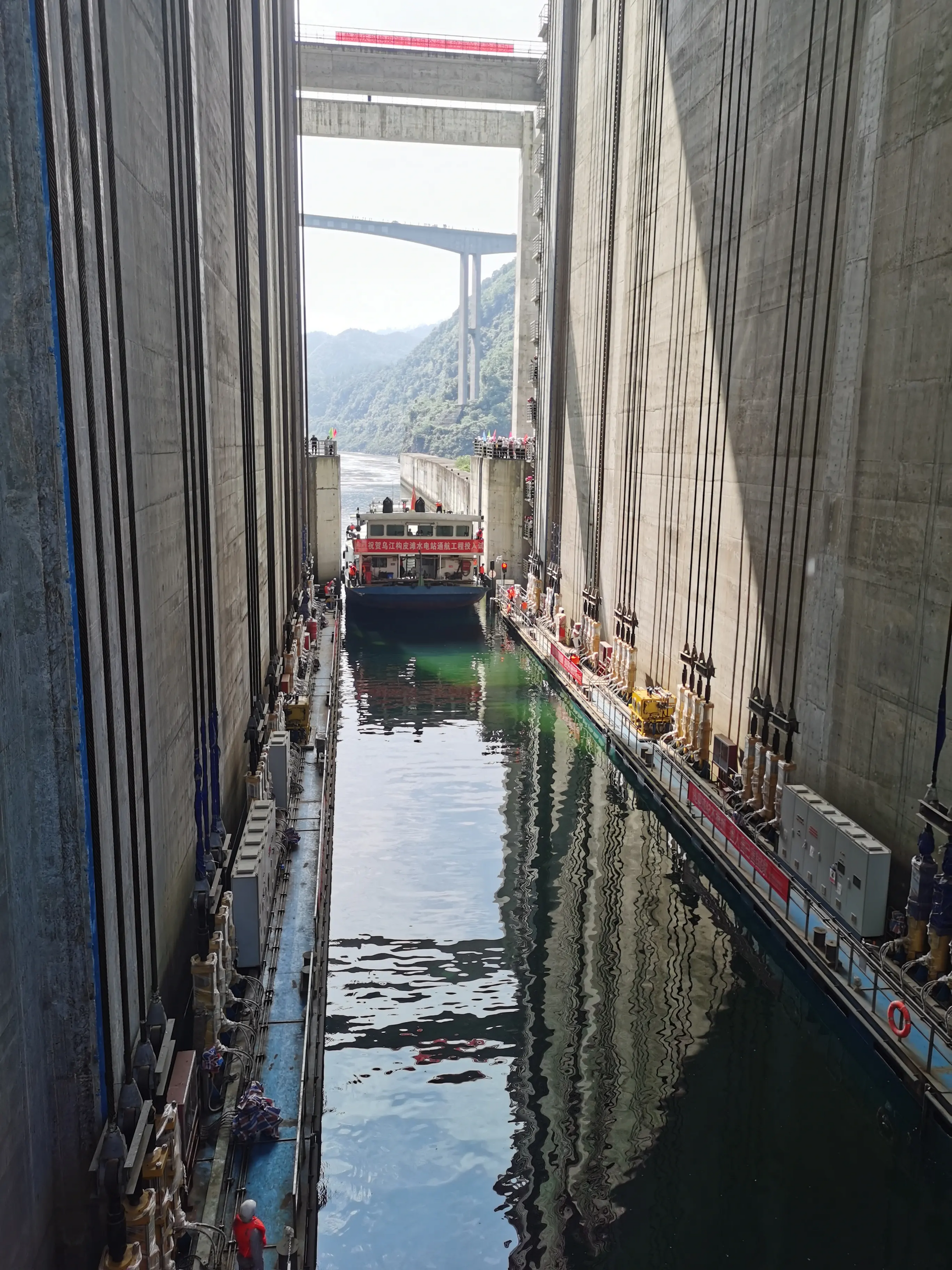 Two-stage elevator for ships - My, China, Hydroelectric power station, Ship, Elevator, Technologies, Longpost