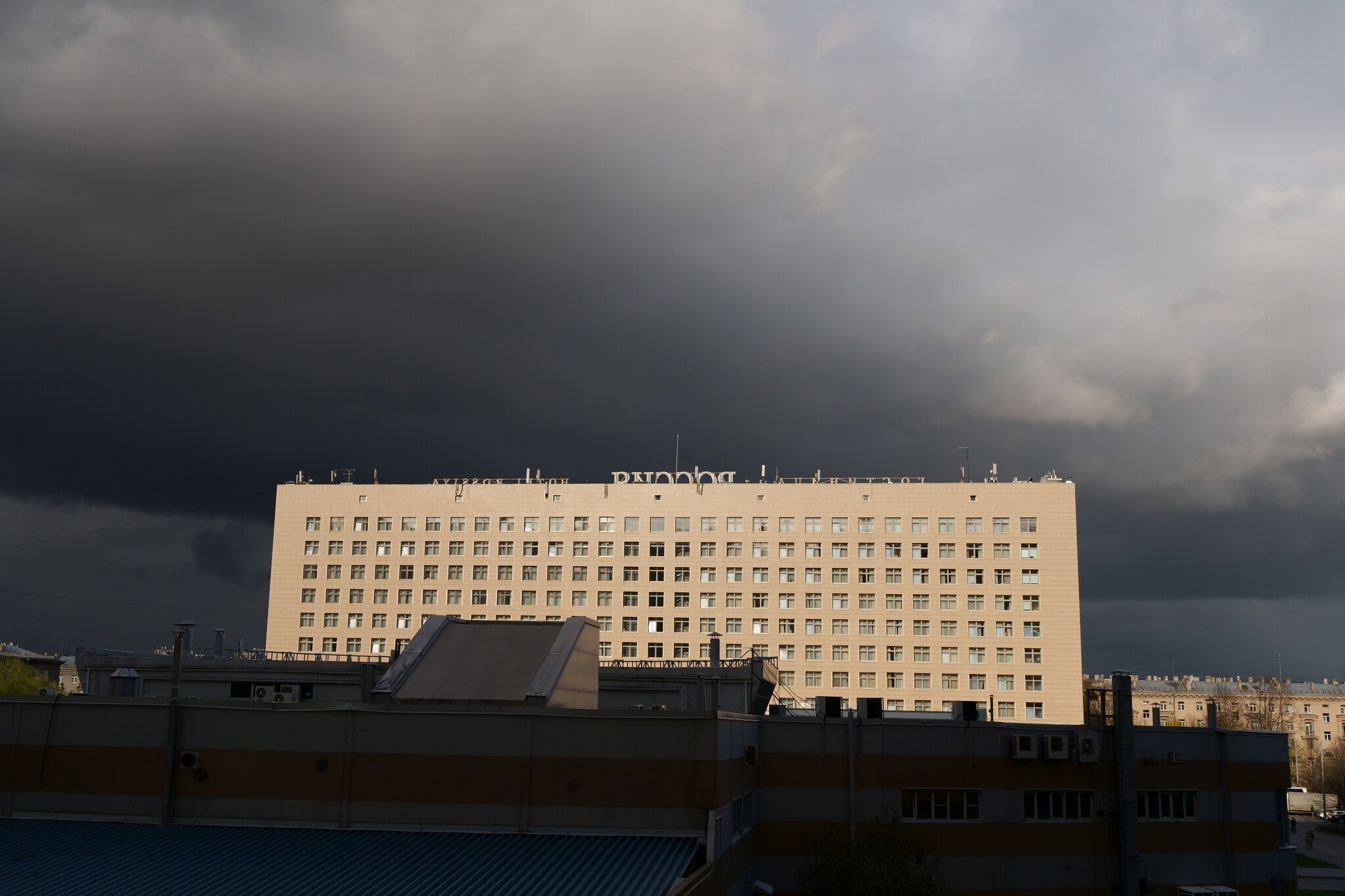 Thunderstorm over St. Petersburg (above the hotel Rossiya), the last hour - My, Saint Petersburg, Thunderstorm, The photo, beauty of nature, Weather, Longpost