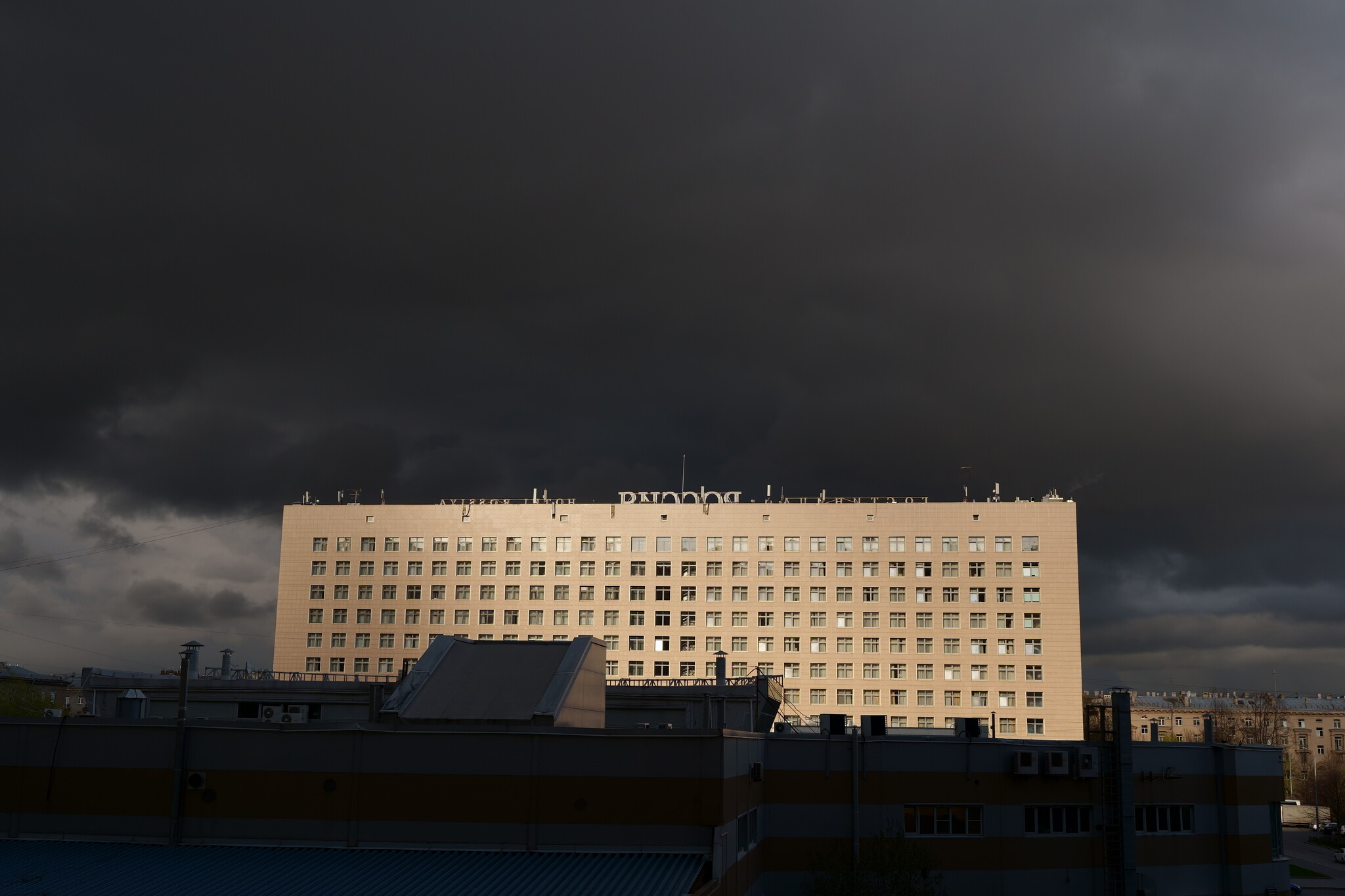 Thunderstorm over St. Petersburg (above the hotel Rossiya), the last hour - My, Saint Petersburg, Thunderstorm, The photo, beauty of nature, Weather, Longpost