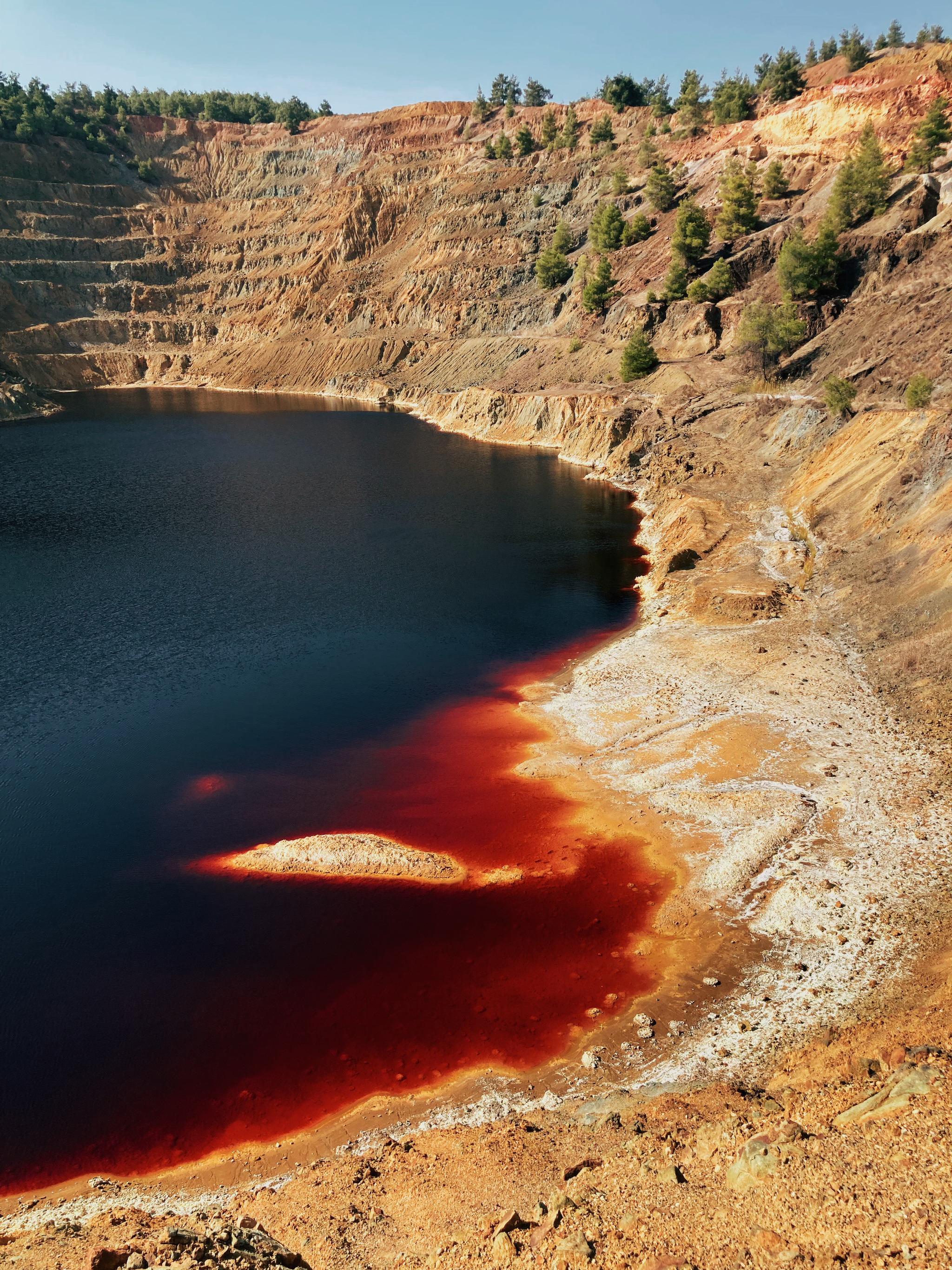 Красное озеро Хакасия