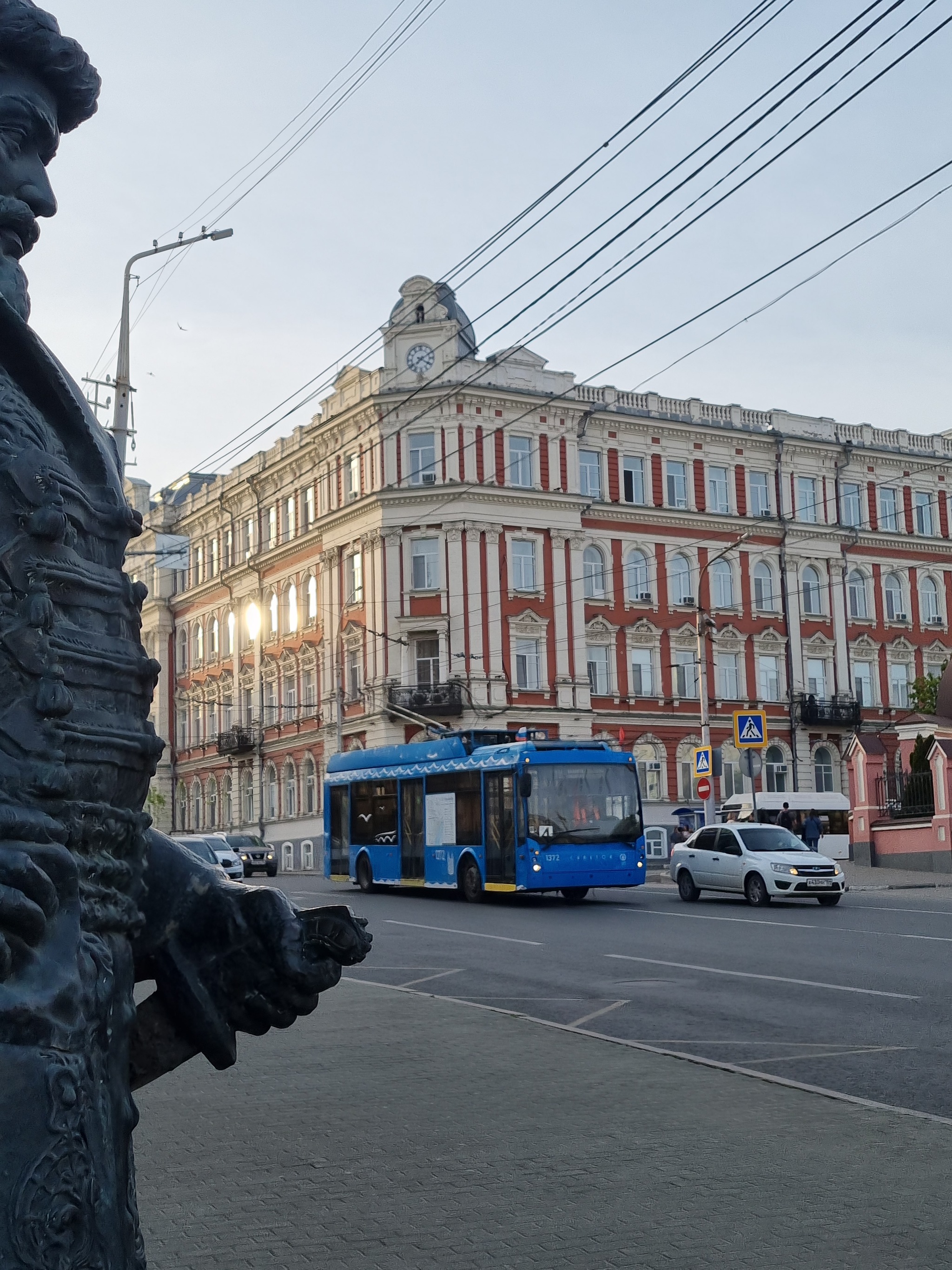 Behave yourself, Saratov - My, Saratov, Monument, Mobile photography