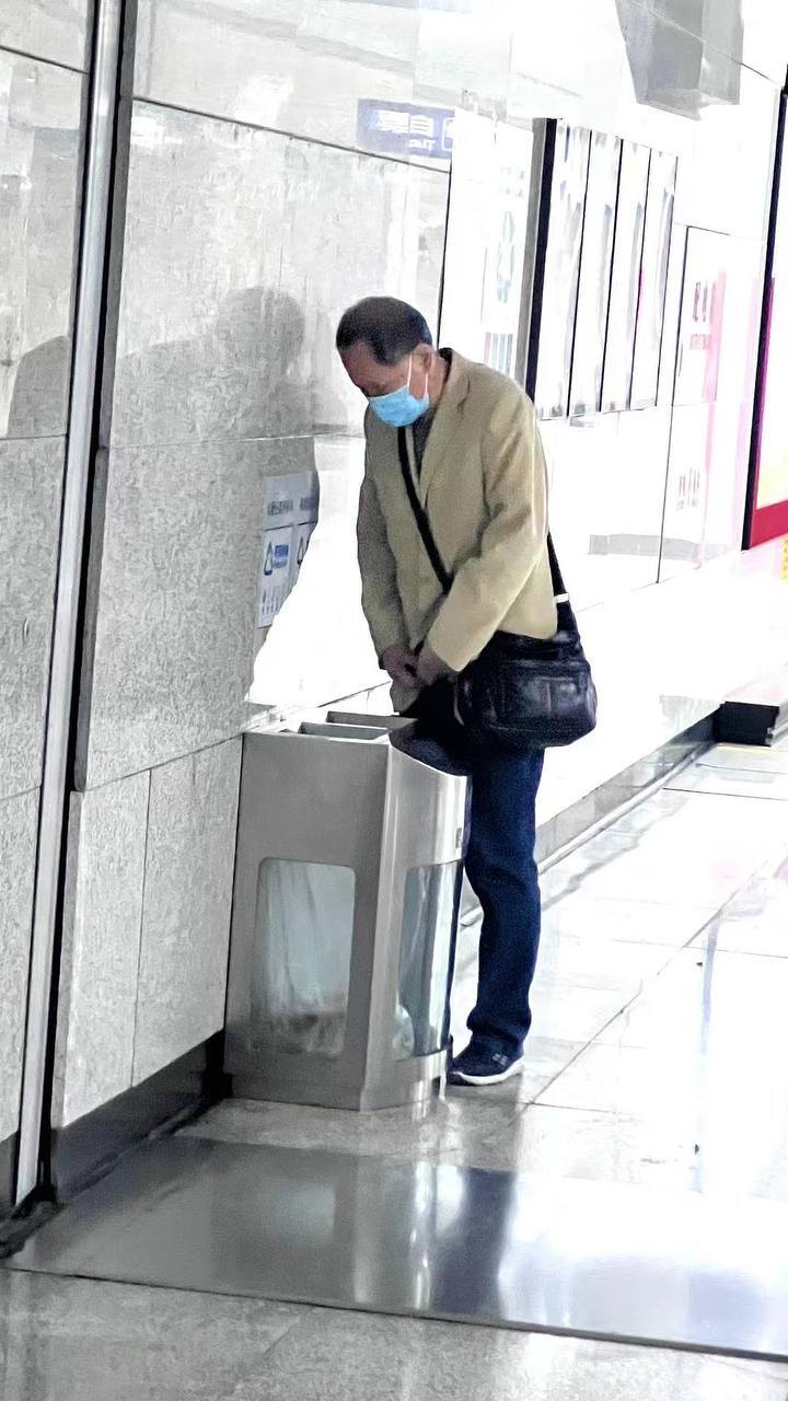 Without paliva - Chinese, Urination