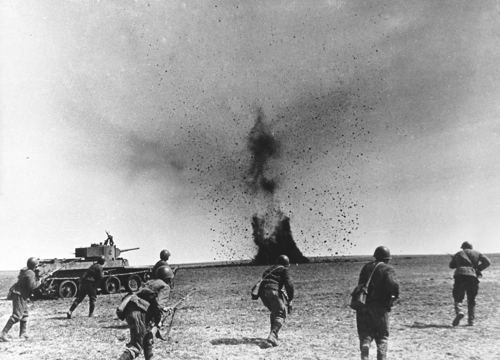 Soviet soldiers of the Southwestern Front attack with the support of the BT-7 tank - The Second World War, The Great Patriotic War, Army, Tanks, Military equipment