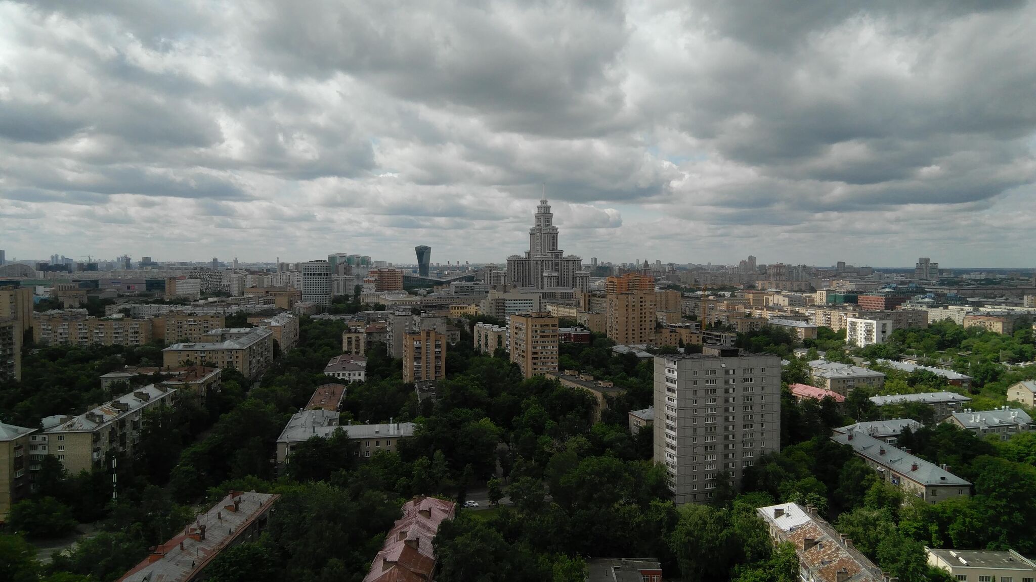 Reply to the post Sky over Moscow - My, Sky, The clouds, Moscow, Mobile photography, City from the roof, Reply to post