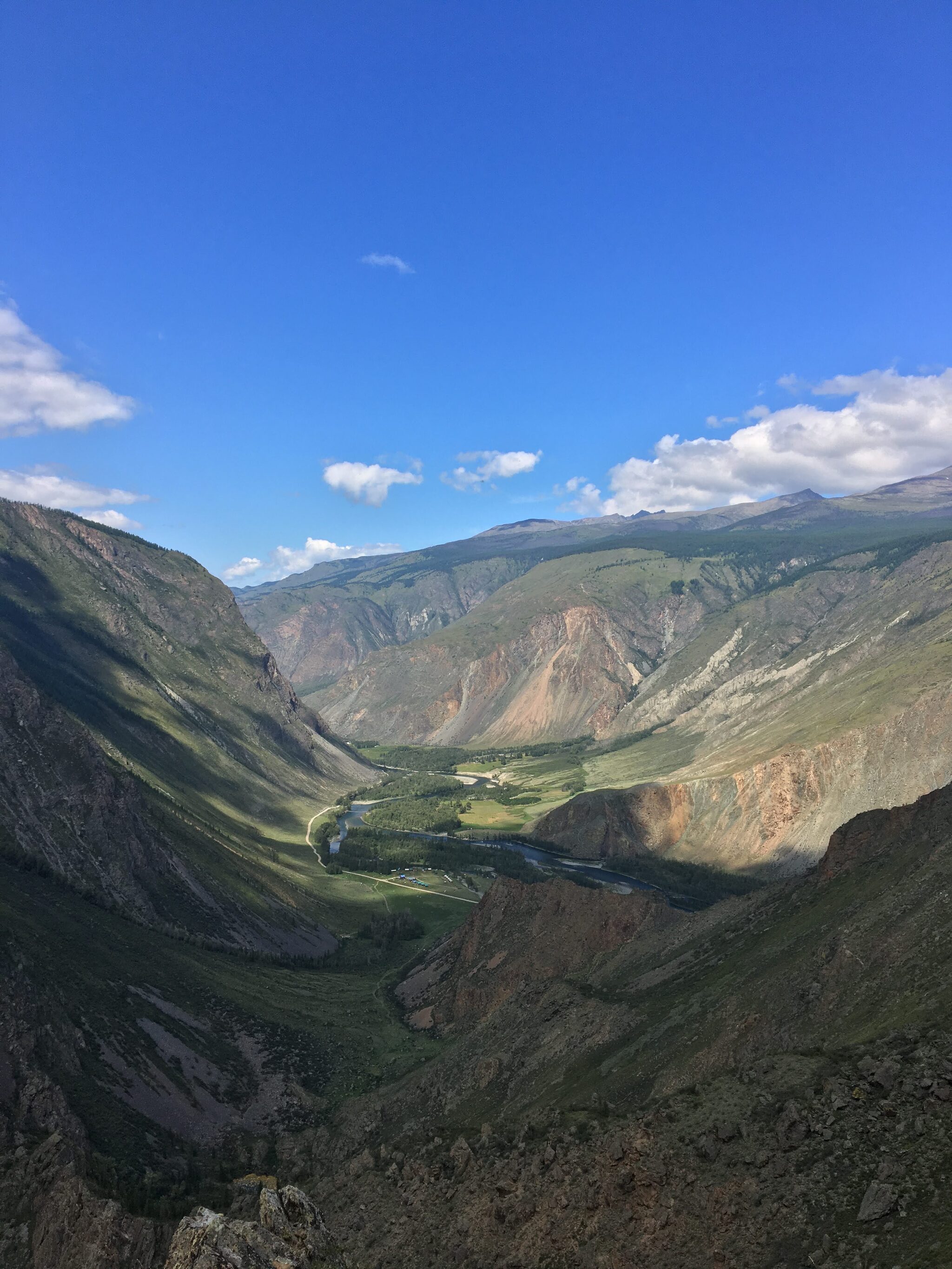 Katu-Yaryk - a pass in the Altai mountains, on the territory of the Ulagansky district of the Altai Republic - My, The photo, Nature, Tree, River, Altai Republic, Altai Mountains, The nature of Russia, beauty of nature, The mountains, Pass, Landscape, Tourism, Mobile photography, Summer, Travels, beauty, Travel across Russia, Gorge, Katu-Yaryk, Sky, Longpost