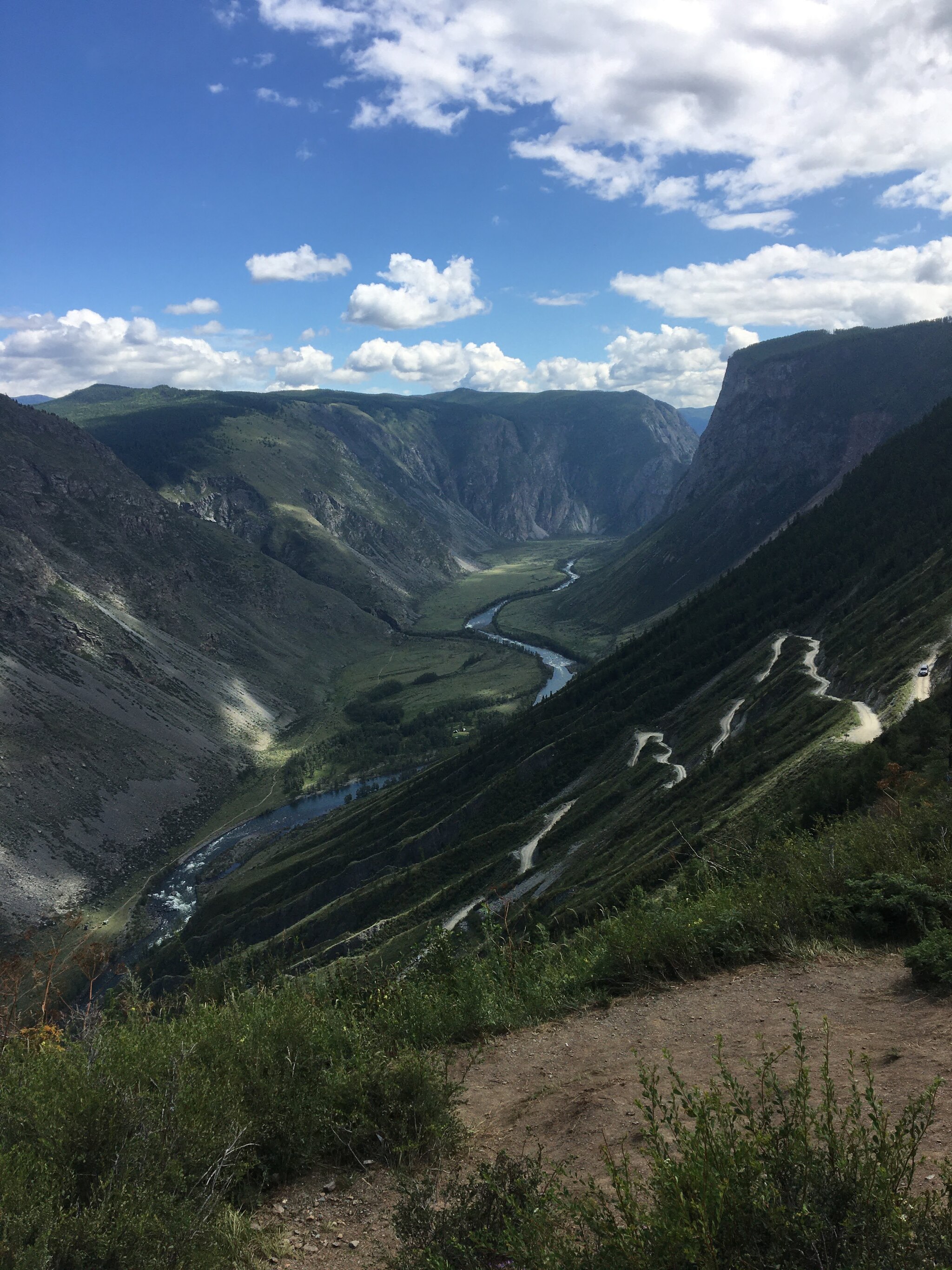 Katu-Yaryk - a pass in the Altai mountains, on the territory of the Ulagansky district of the Altai Republic - My, The photo, Nature, Tree, River, Altai Republic, Altai Mountains, The nature of Russia, beauty of nature, The mountains, Pass, Landscape, Tourism, Mobile photography, Summer, Travels, beauty, Travel across Russia, Gorge, Katu-Yaryk, Sky, Longpost