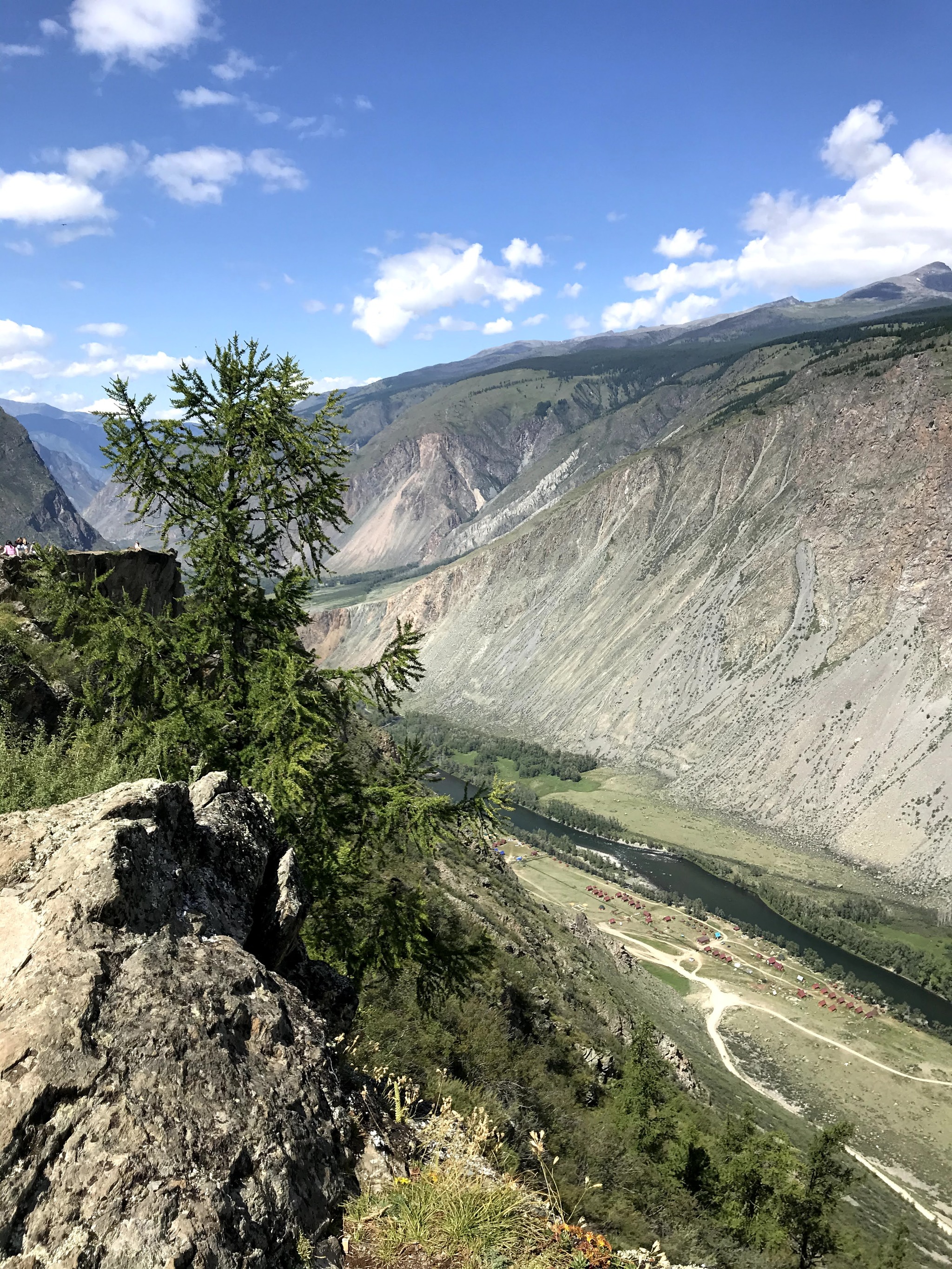 Katu-Yaryk - a pass in the Altai mountains, on the territory of the Ulagansky district of the Altai Republic - My, The photo, Nature, Tree, River, Altai Republic, Altai Mountains, The nature of Russia, beauty of nature, The mountains, Pass, Landscape, Tourism, Mobile photography, Summer, Travels, beauty, Travel across Russia, Gorge, Katu-Yaryk, Sky, Longpost