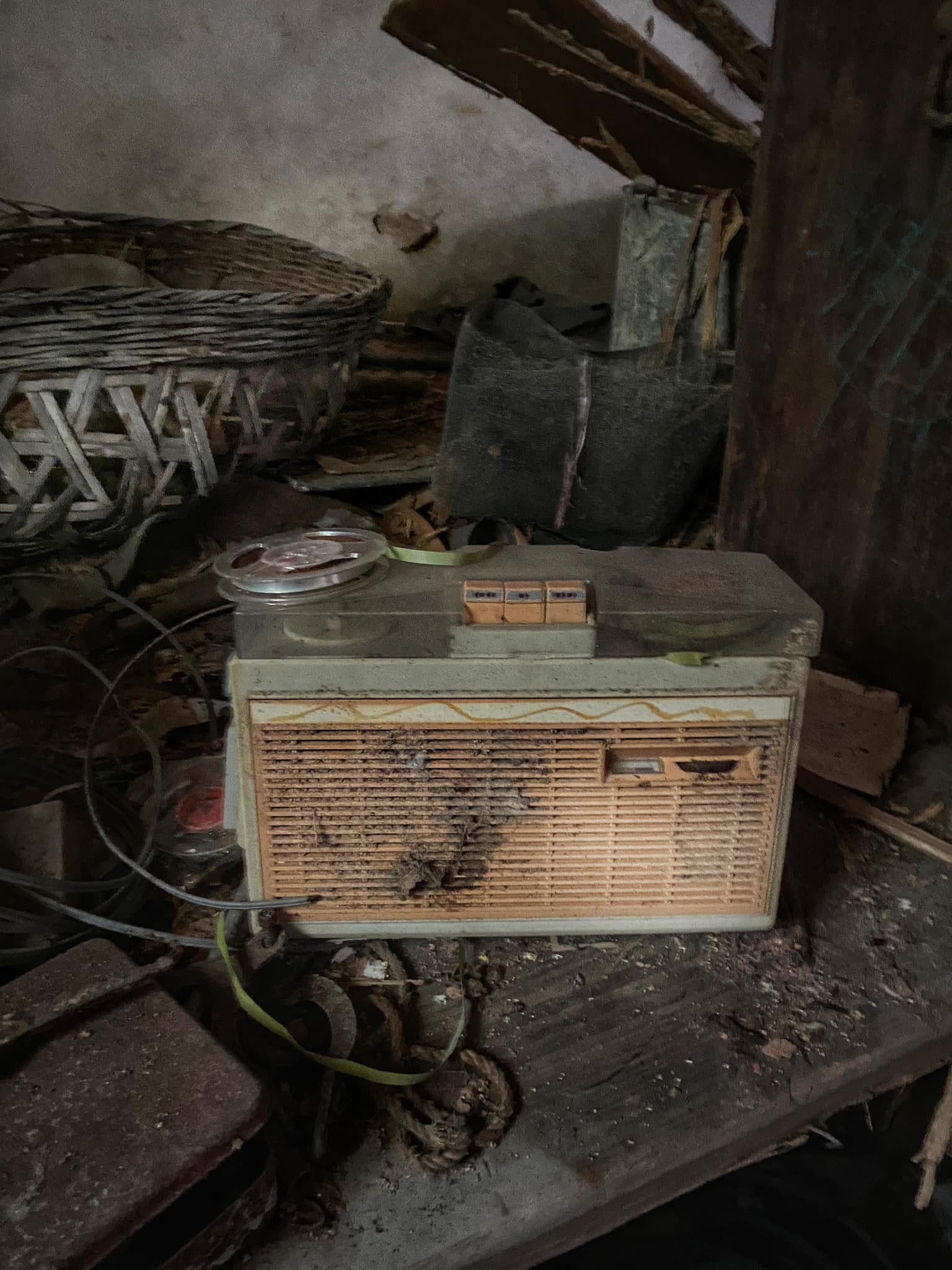 Abandoned house in Hong Kong and household items - My, Abandoned, China, House, Interior, Longpost