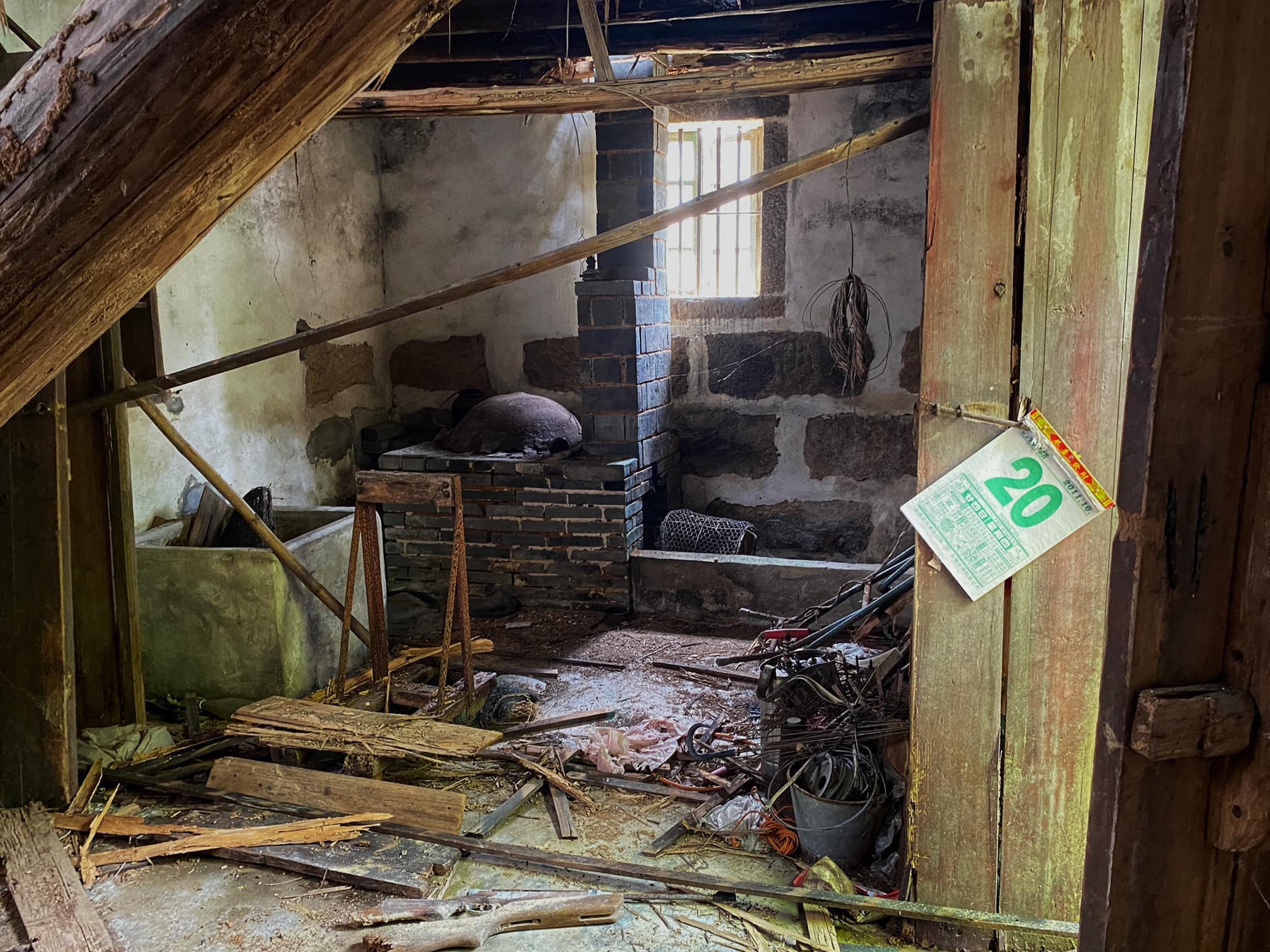 Abandoned house in Hong Kong and household items - My, Abandoned, China, House, Interior, Longpost