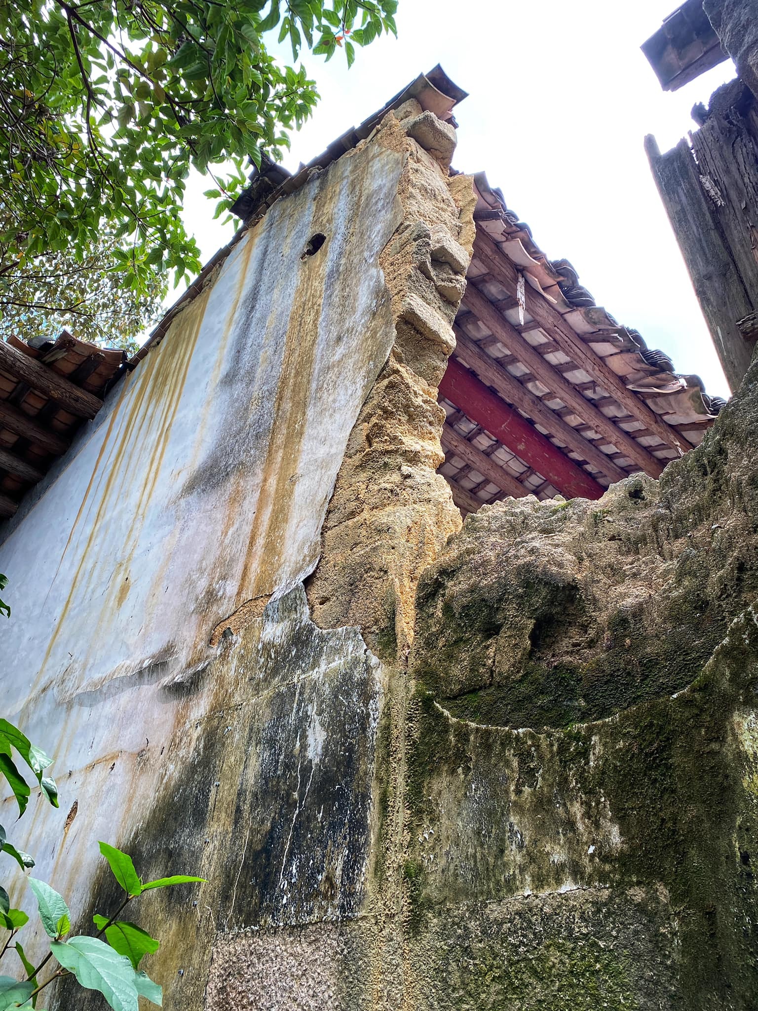 Abandoned house in Hong Kong and household items - My, Abandoned, China, House, Interior, Longpost