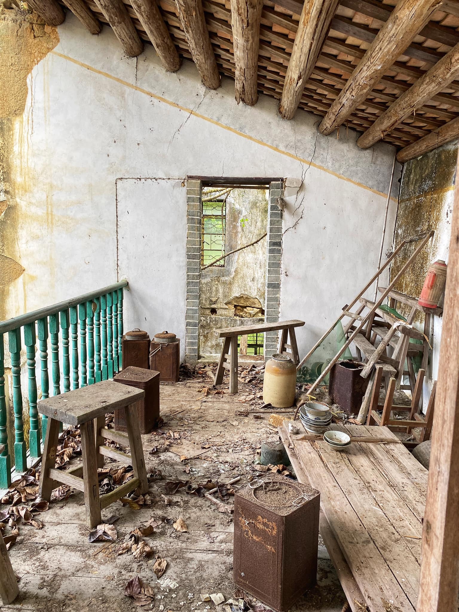 Abandoned house in Hong Kong and household items - My, Abandoned, China, House, Interior, Longpost