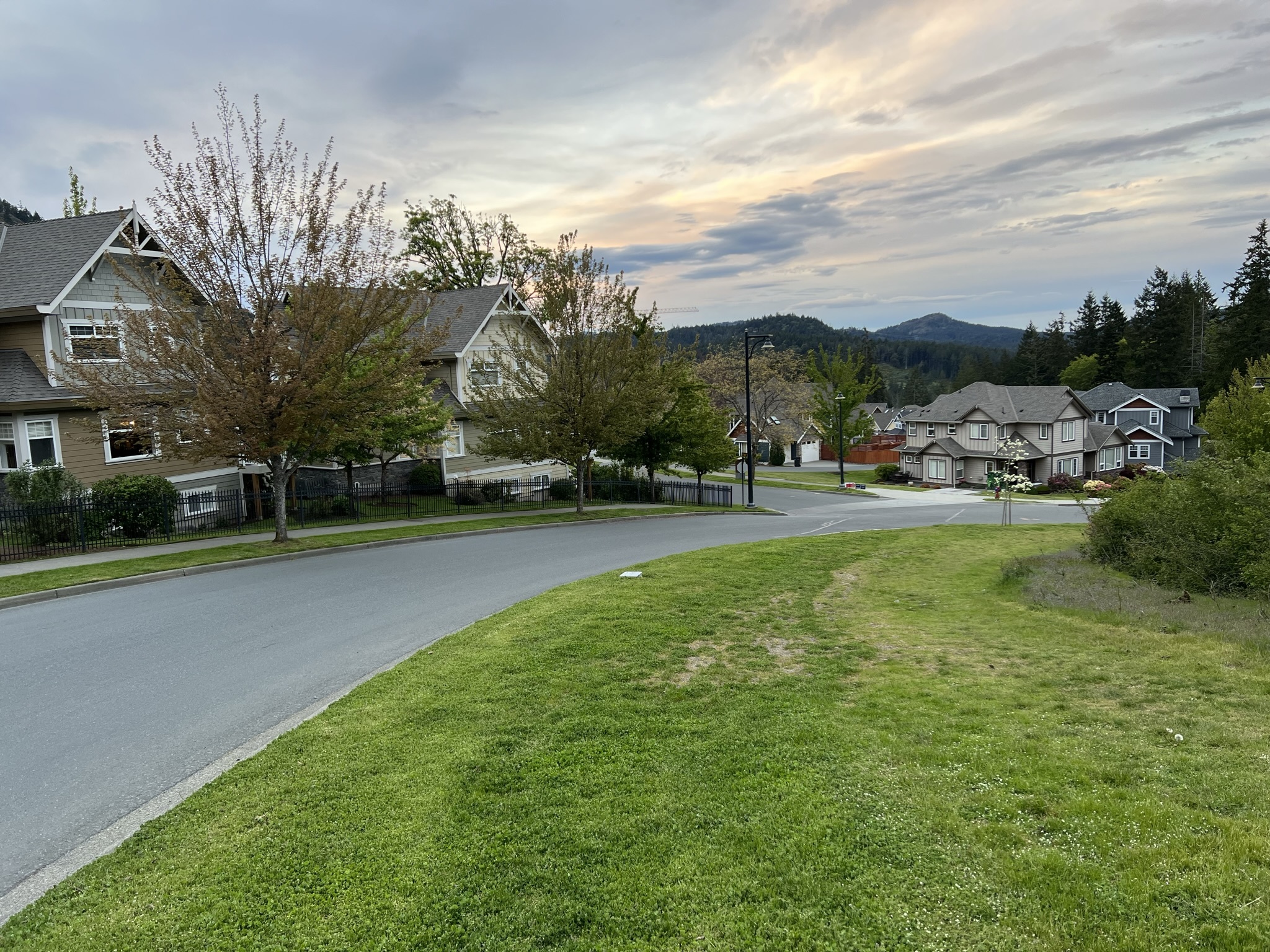 Canada - My, Town, Road, House, The street, Car, Evening, beauty, Purity, A life, Canada, Longpost