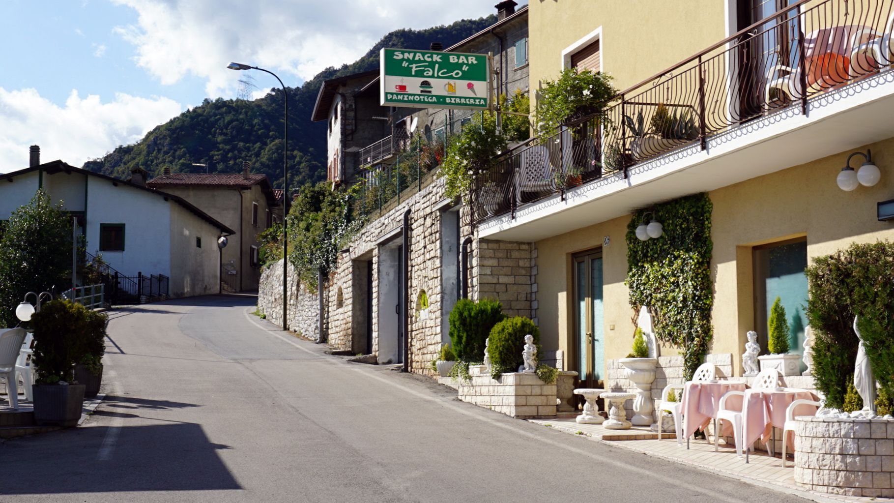 Around Lake Garda in one post - My, Vacation, Italy, Lake Garda, The photo, The rocks, Road, Hornet, Flowers, Statuette, Clouds, Longpost