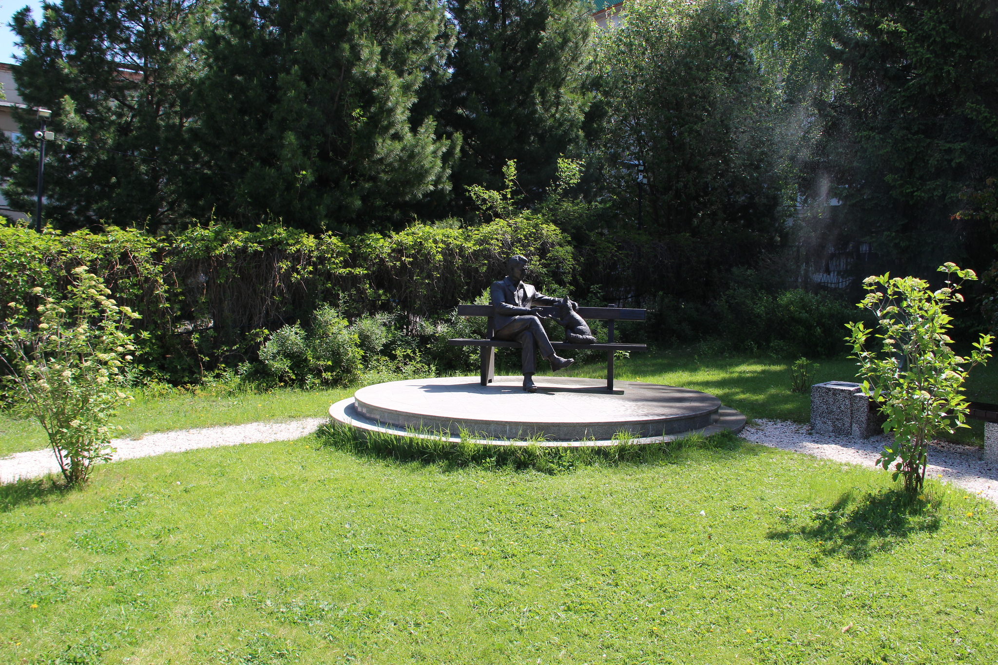 Monuments of the Novosibirsk Akademgorodok - My, The photo, Nature, Siberia, Monument, Mouse, Novosibirsk, Akademgorodok, Fox, Bronze, Marble, Granite, Bust, Animals, Modern Art, Sculpture, Art, Russia, Street photography, Summer, The science, Longpost