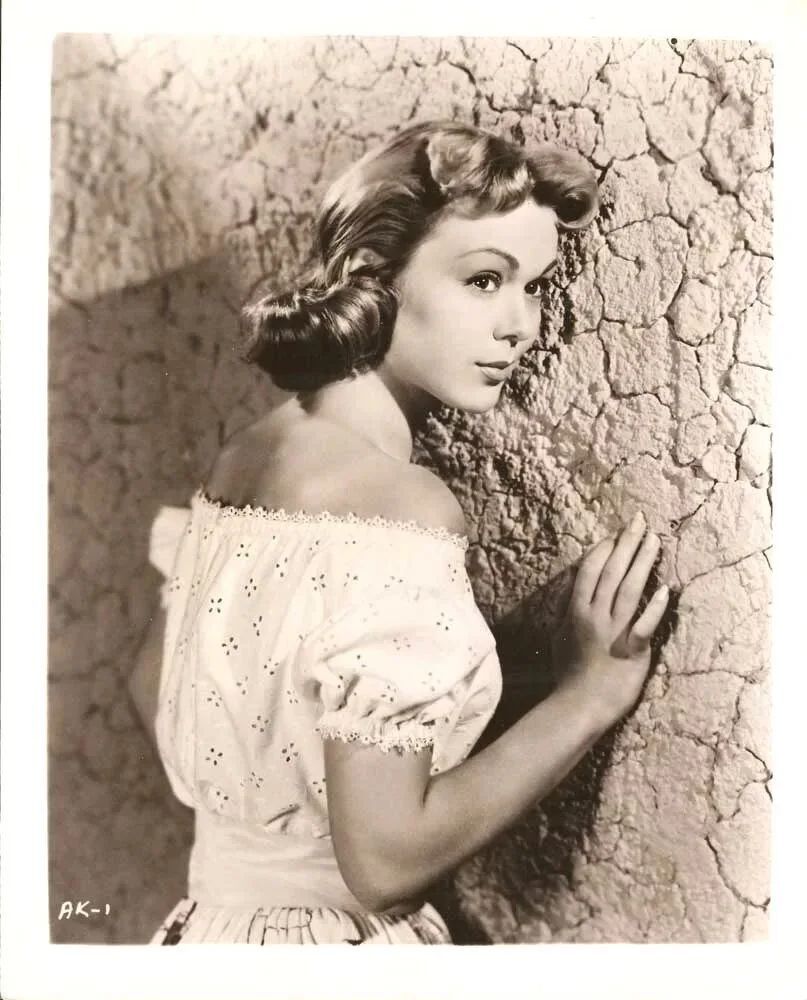 Forgotten Movie Babes - Retro Actresses Born April 2 - Actors and actresses, Celebrities, Black and white photo, The photo, Biography, Girls, Birthday, Cinema, Longpost, Gorgeous, Stars, Retro, 50th, 40's, 20th century, 1930s, Soviet actors, Old photo, Movie history, Hollywood