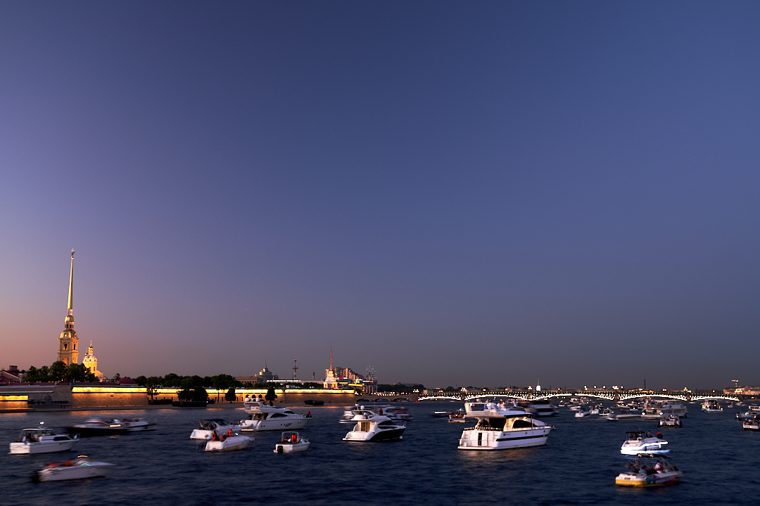 Closer to the spectacle - My, Saint Petersburg, The photo, Photographer, Street photography, Neva, Peter-Pavel's Fortress, Hare Island, Firework, Holidays, Boat, Yacht, Town, Night city, Navy Day, Celebration, River, Atmosphere, Trinity Bridge, Peter and Paul Cathedral, Sony