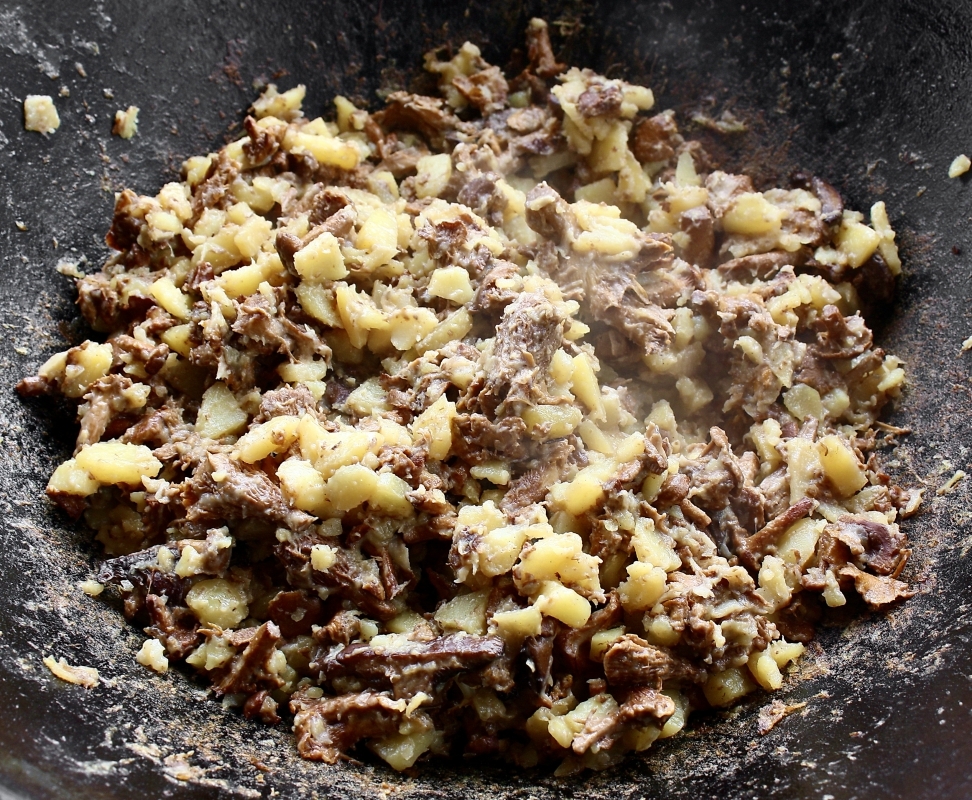 Chanterelles with potatoes in a cauldron - My, Food, Recipe, Mushrooms, Potato, Chanterelles, Longpost