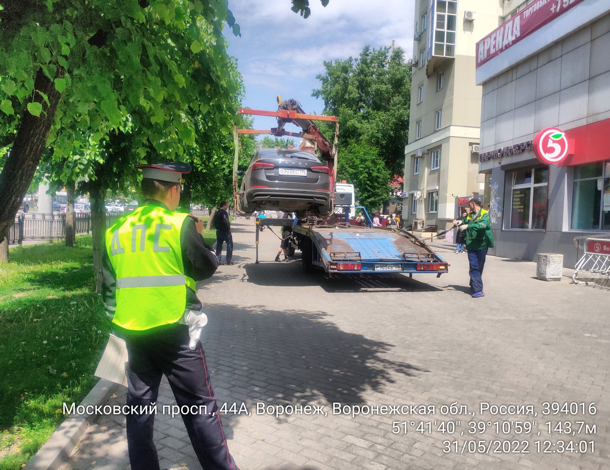 Continuation of the post “Nothing unusual. - My, DPS, Impudence, Driver, Violation of traffic rules, Voronezh, Punishment, Tow truck, Pedestrian zone, Sidewalk, Auto, Parking, Traffic police, Longpost, Numbers, Неправильная парковка, Reply to post