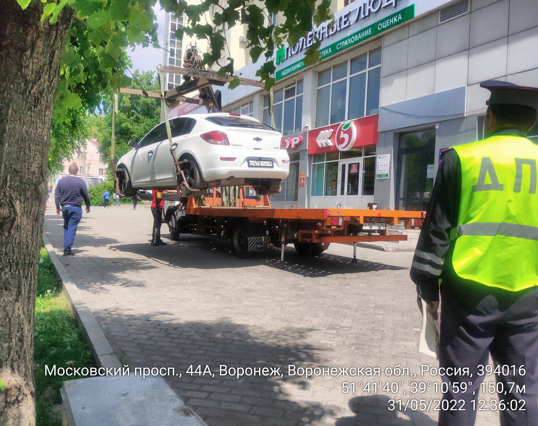 Continuation of the post “Nothing unusual. - My, DPS, Impudence, Driver, Violation of traffic rules, Voronezh, Punishment, Tow truck, Pedestrian zone, Sidewalk, Auto, Parking, Traffic police, Longpost, Numbers, Неправильная парковка, Reply to post