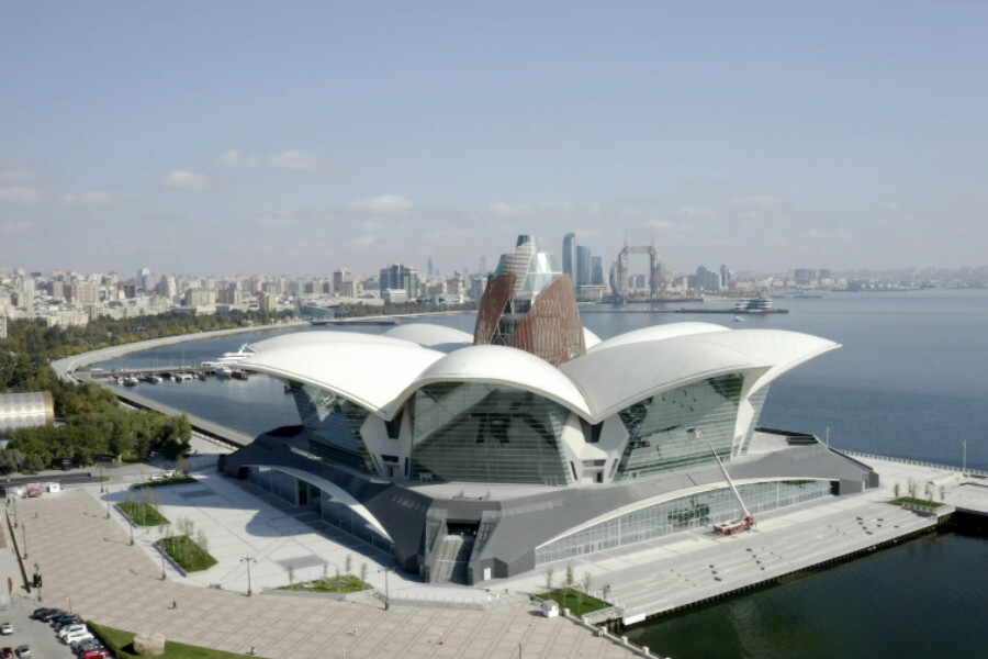 Baku plays on contrasts. A small selection of views of the hometown - Baku, Architecture, A fine line, Longpost