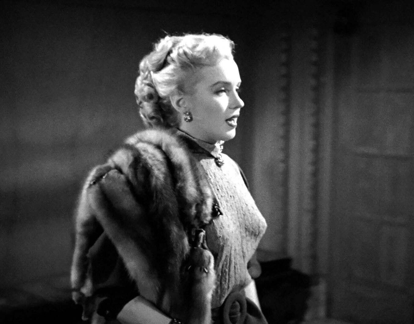 Marilyn Monroe in the film All About Eve (IV) Cycle Magnificent Marilyn 1018 series - Cycle, Gorgeous, Marilyn Monroe, Actors and actresses, Celebrities, Blonde, 50th, Movies, Hollywood, USA, Hollywood golden age, 1951, Photos from filming, Black and white photo, Longpost