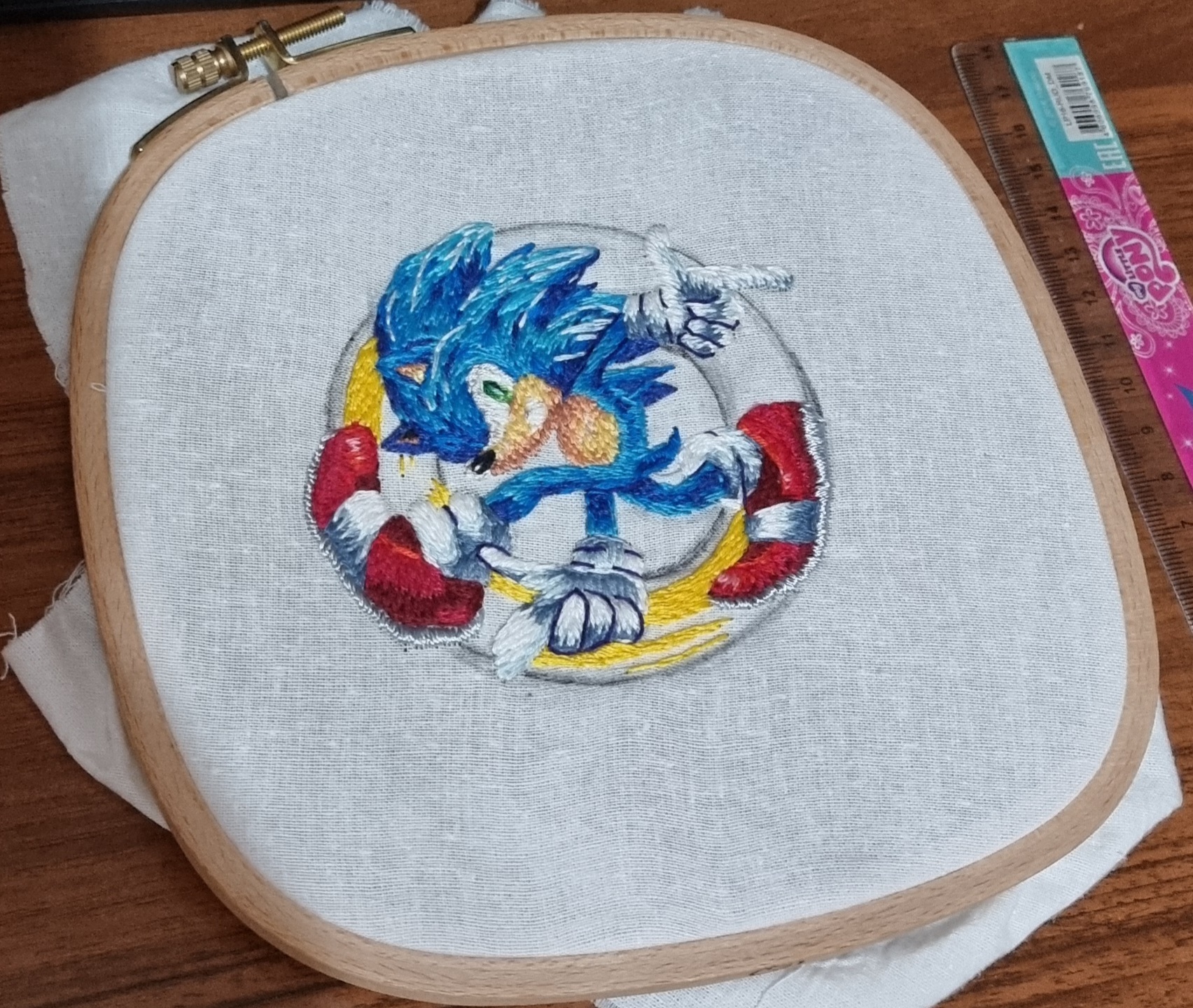 Do-it-yourself patch with Sonic the Hedgehog. - My, Needlework with process, Floss, Embroidery, Satin stitch embroidery, Stripe, Sonic the hedgehog, Sonic in film, Longpost