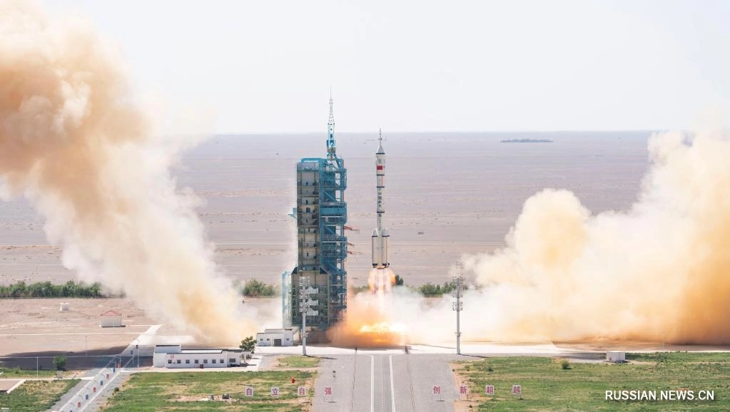 The crew of the Chinese mission Shenzhou-14. - China, Cosmonautics, Rocket launch, Space station, Longpost