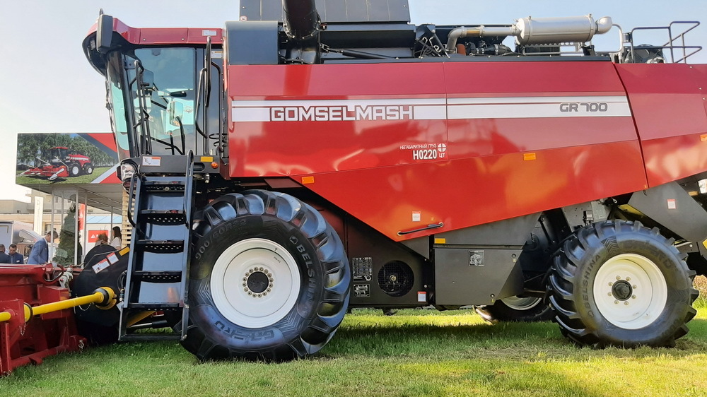 Corn will not clean itself: the first rotary harvester from Gomselmash - Сельское хозяйство, Combine harvester, Agroscout360, Agronews360, Gomselmash, Agricultural machinery, Longpost