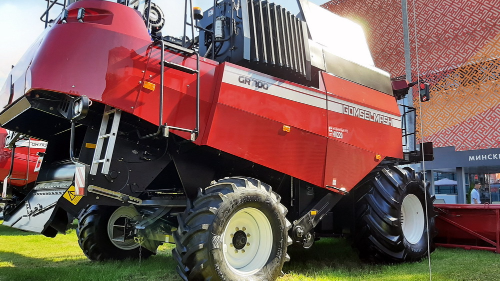 Corn will not clean itself: the first rotary harvester from Gomselmash - Сельское хозяйство, Combine harvester, Agroscout360, Agronews360, Gomselmash, Agricultural machinery, Longpost