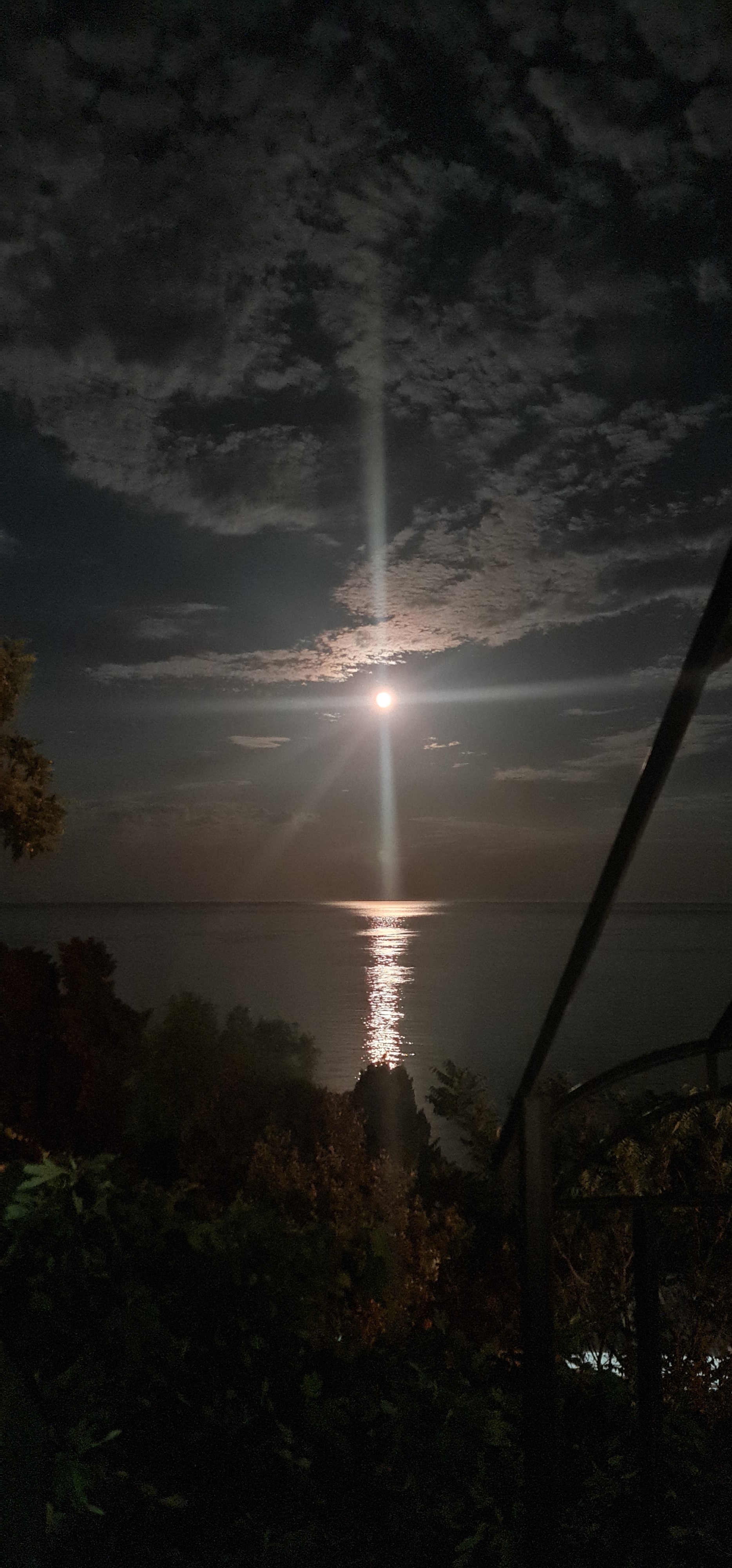 Moon in Yalta - My, Yalta, moon, Sea, Black Sea, Longpost