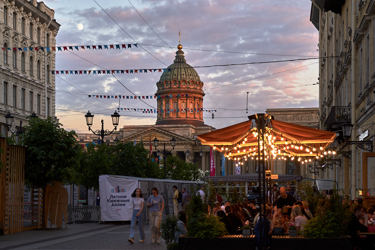 Городские сюжеты - Моё, Санкт-Петербург, Фотограф, Фотография, Уличная фотография, Прогулка, Прогулка по городу, Невская ратуша, Астория, Архитектура, Закат, Казанский собор, Длиннопост, Nikon