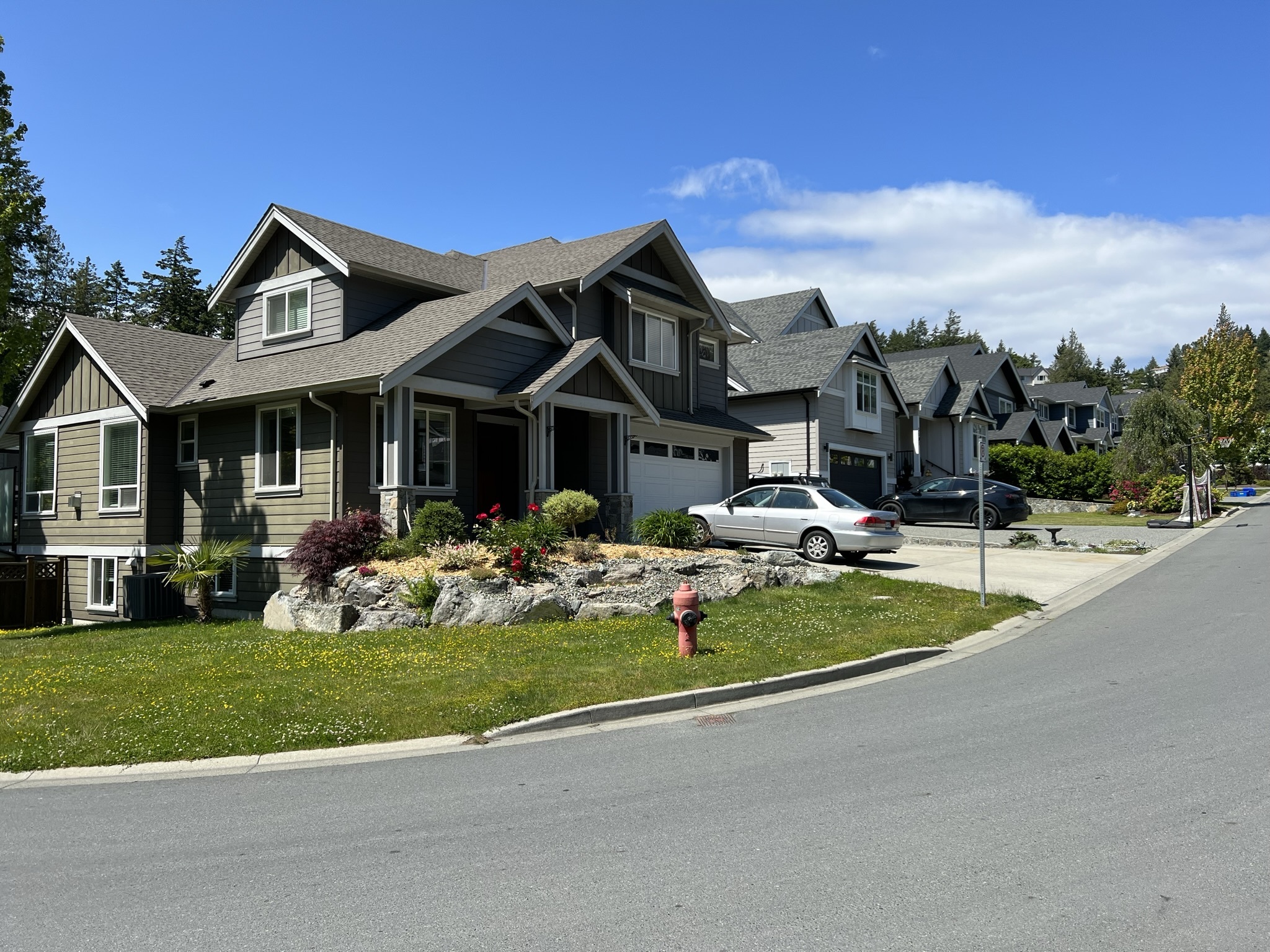 Canada - My, Town, House, Road, Sidewalk, Lawn, Auto, Tesla, beauty, Purity, Canada, Longpost