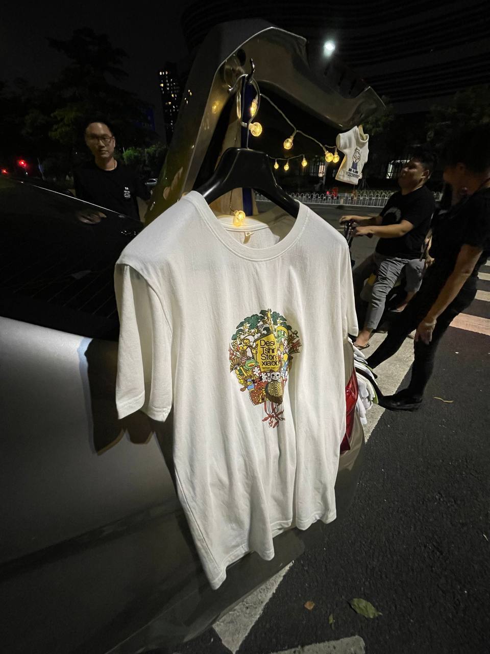 How to sell a T-shirt from the trunk of a BMW and what does mobile games have to do with it? - My, Small business, Trade, Business, China, Chinese goods, Video, Youtube, Longpost, Taobao, Business idea, Idea, Marketing, Sale, Vertical video