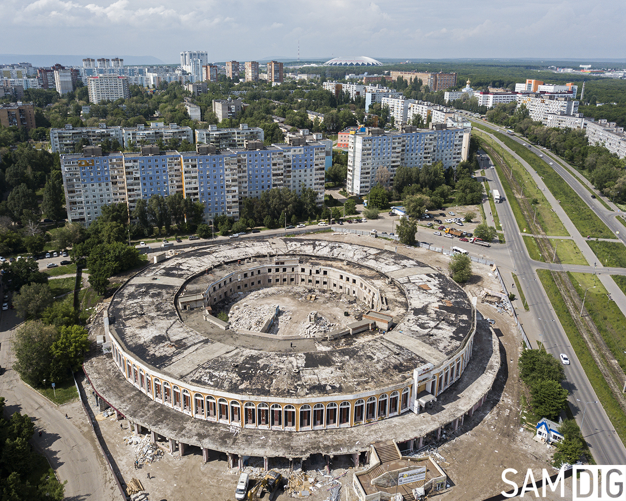 Abandoned symbol of the nineties of Samara - My, Abandoned, Samara, Coliseum, Urbanphoto, Urbanfact, Made in USSR, Travel across Russia, Abandoned house, Dji, Stalker, Digger, Soviet, the USSR, Samara Region, Shopping center, Market, Architecture, Demolition, Longpost