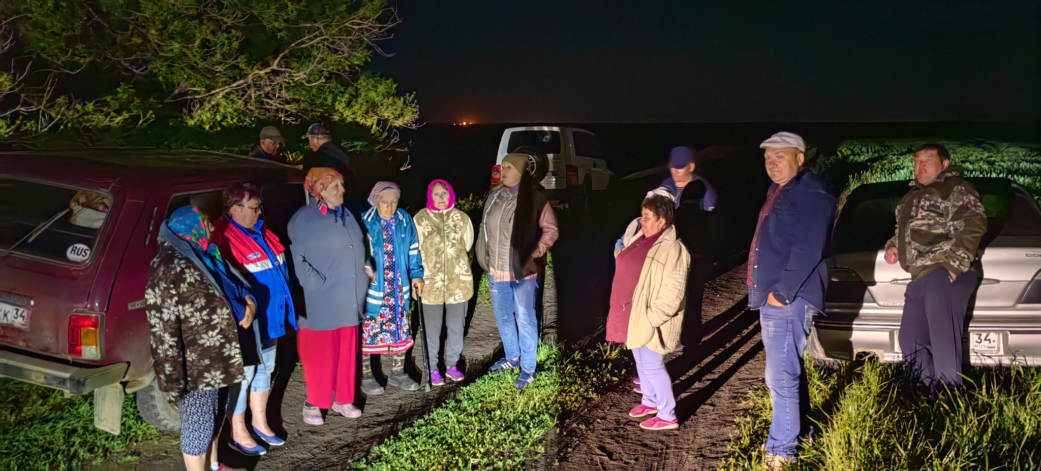 В Жирновском районе Волгоградской области люди вынуждены жить в полях  защищая свои земли | Пикабу