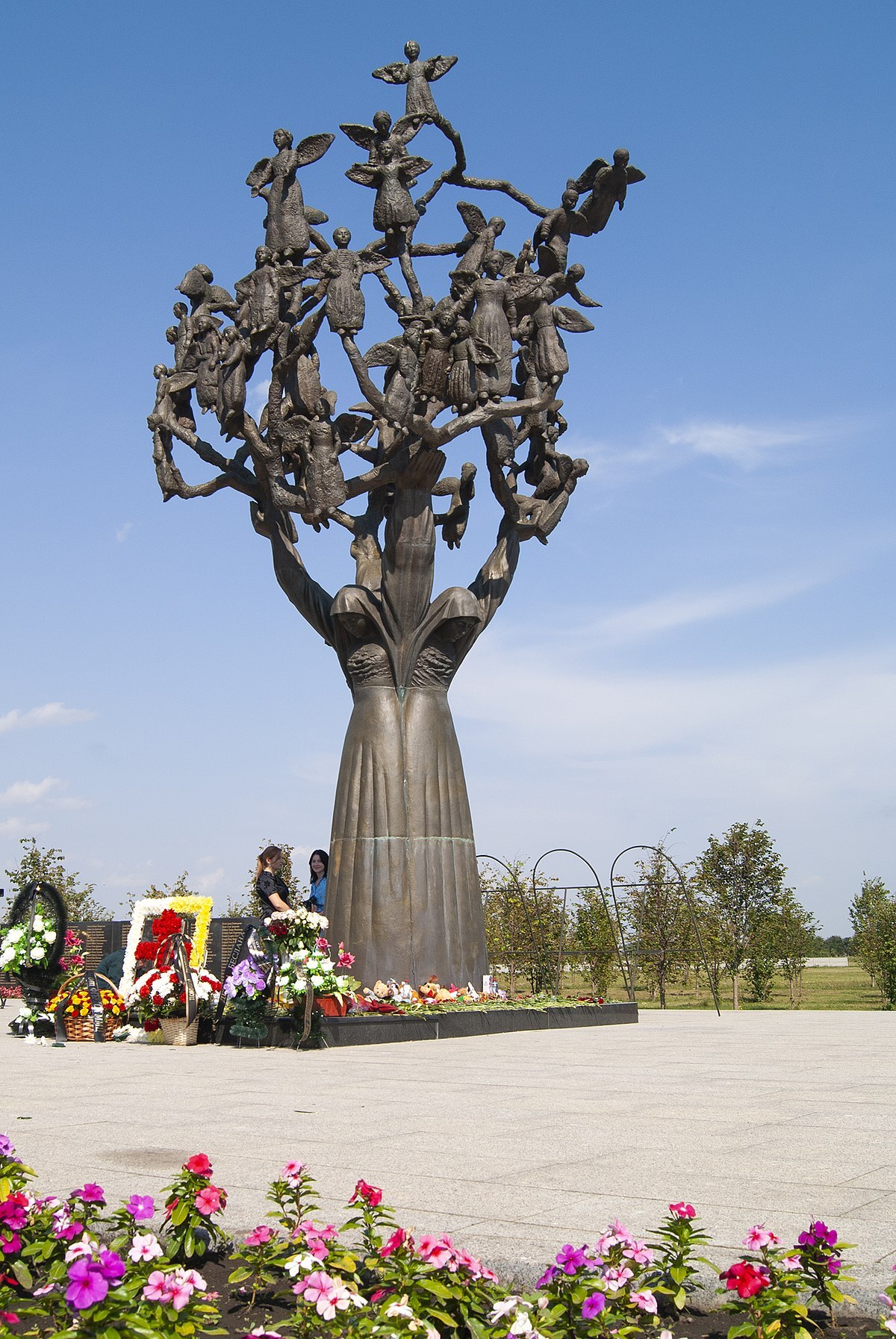 Город Беслан, Северная Осетия. Мемориал 