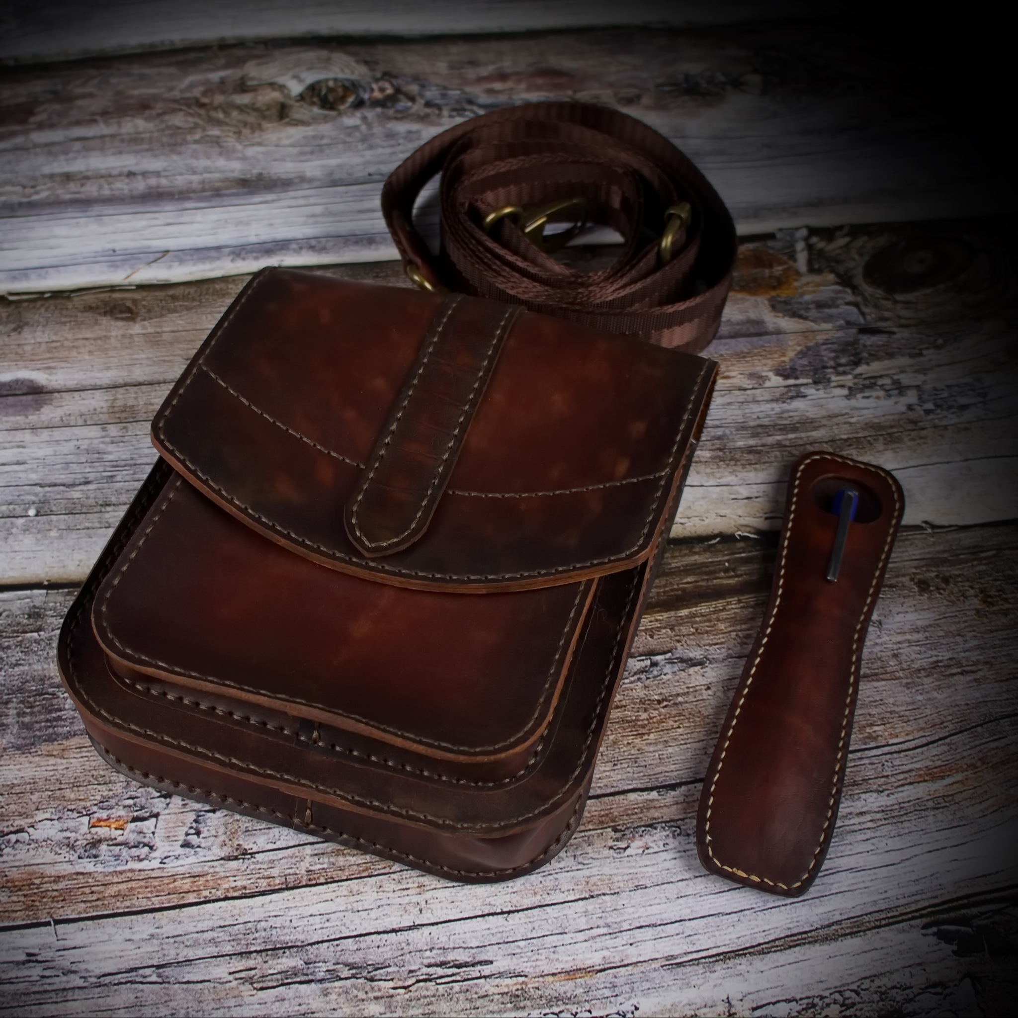 Not a frequent visitor - My, Handmade, With your own hands, Needlework without process, Leather, Accessories, Сумка, Natural leather, Leather products, Male, Belt bag, Tablet Bag, Presents, Brown, Wardrobe, Belt, Case, Pen, Ball pen, Longpost