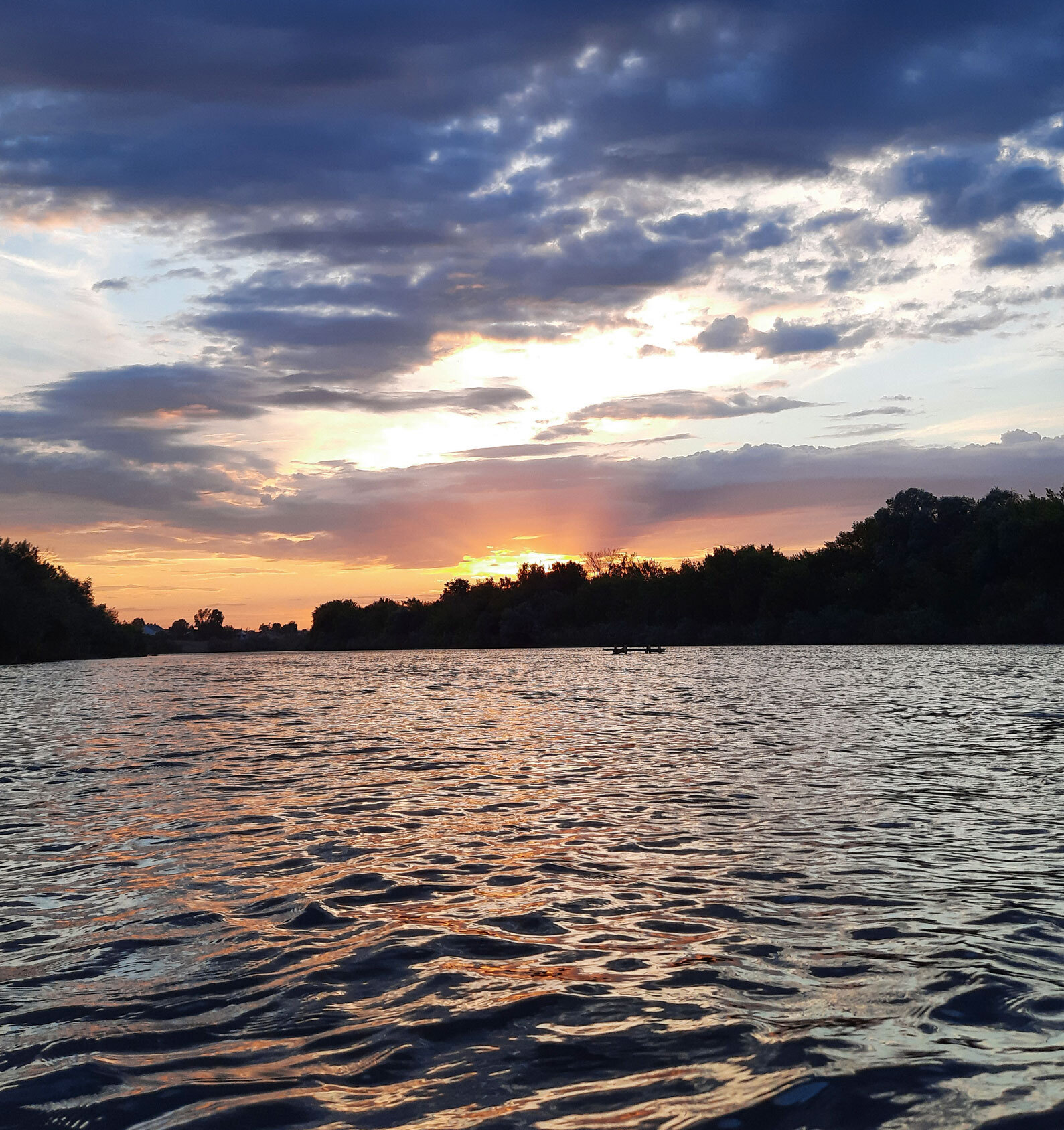 Sunsets in the village - My, Sunset, Mobile photography, The photo, Nature, Relaxation, Positive, Longpost, Sky, Clouds, Reflection, River