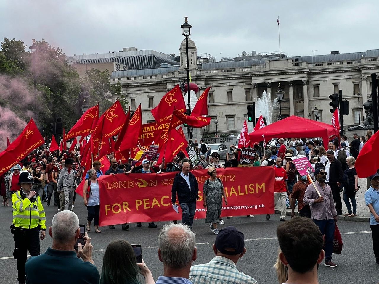 Коммунистическая партия Британии на марше протеста в центре Лондона - Коммунизм, Великобритания, Газ, Инфляция, Протест, Рост цен, Кризис, Политика, Видео, Видео вк, Длиннопост