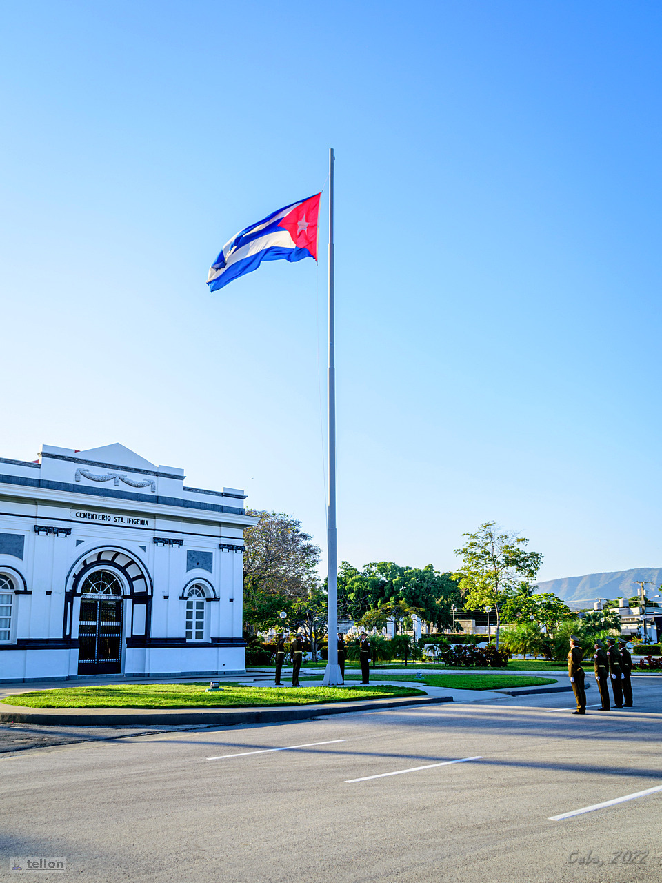 Raising the guard and lowering the national flag - My, The photo, Travels, Cuba, sights, Cemetery, Eternal flame, Guard of honor, Flag, Ritual, Military, Santiago, Longpost